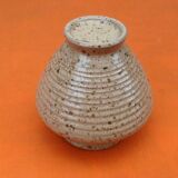Glazed ceramic spinning top vase with speckled decor