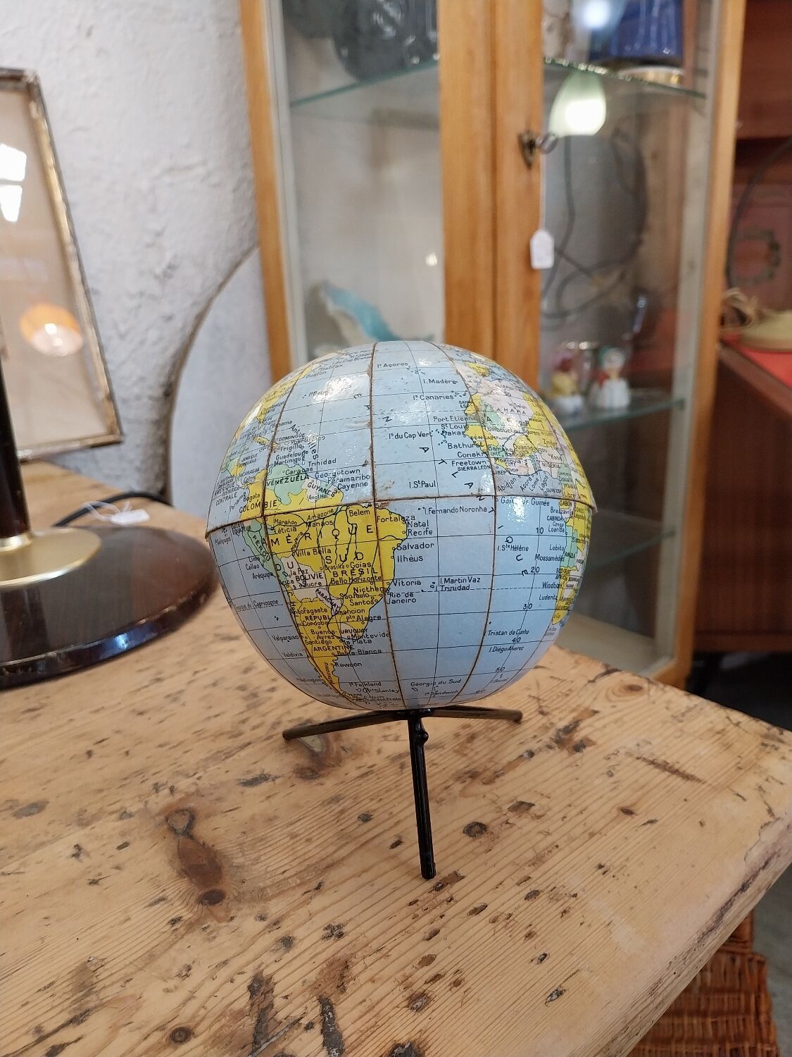 Map of the world Girard and Barrere