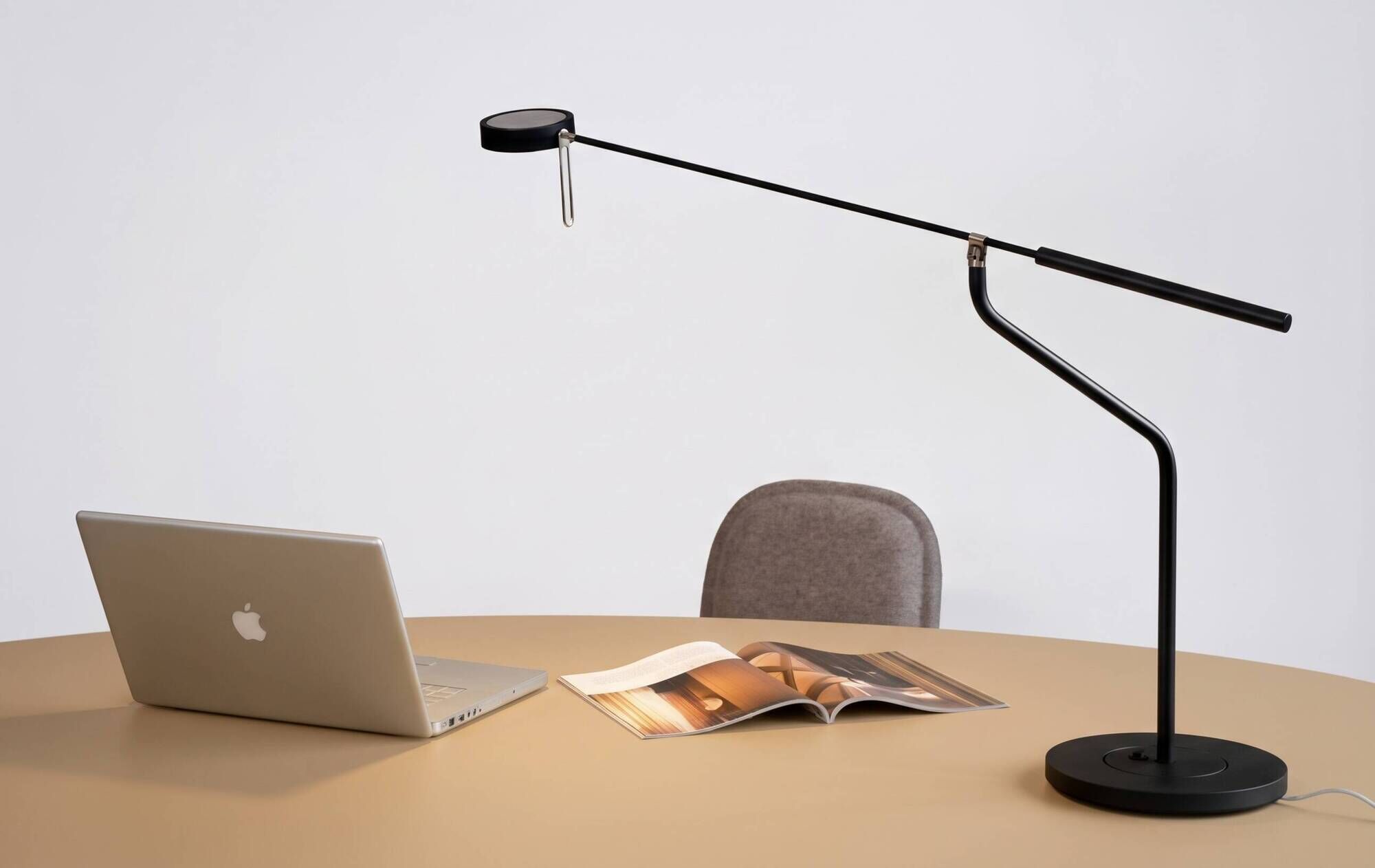 Fontana Arte Model 5474 – Table lamp designed by Norman Foster