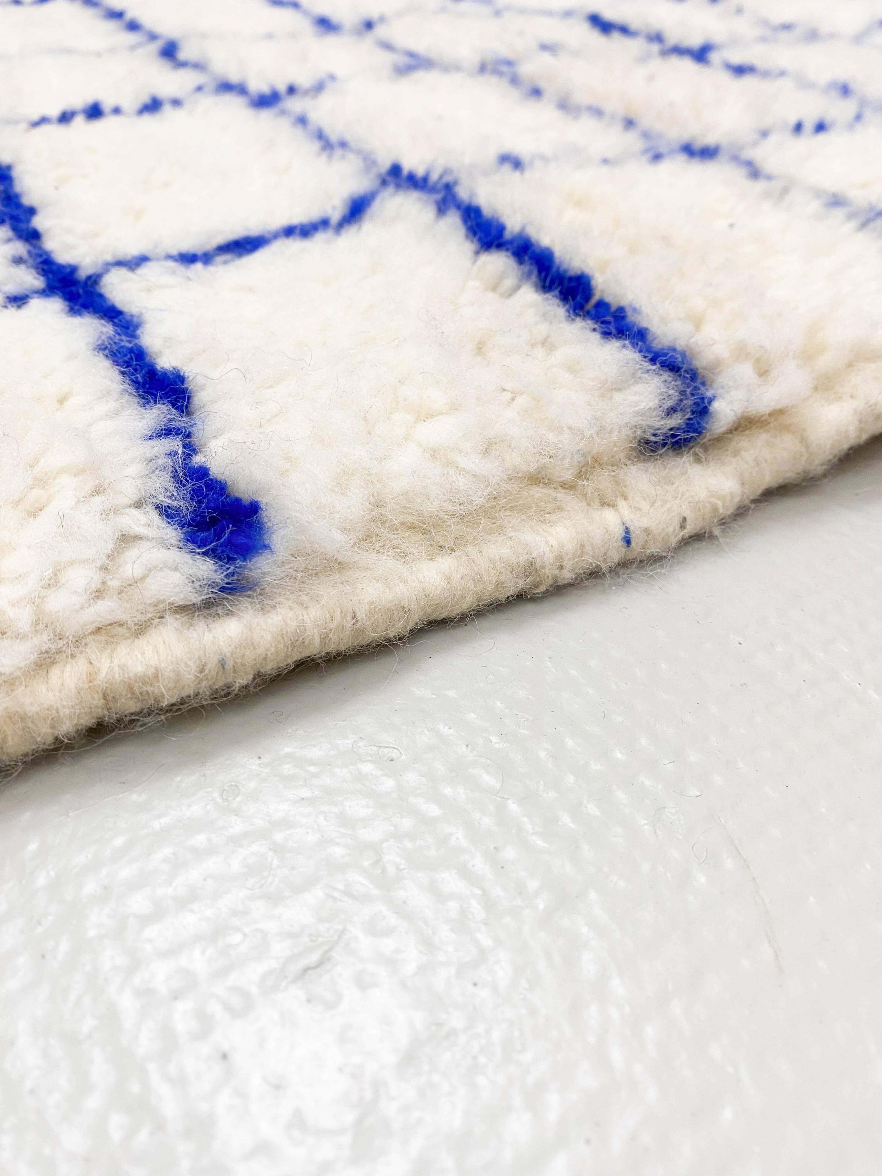 Moroccan Berber carpet Beni Ouarain with majorelle blue checks 1.5x1.10m