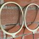 Paire de raquettes de badminton anciennes en plastique et métal, 1970