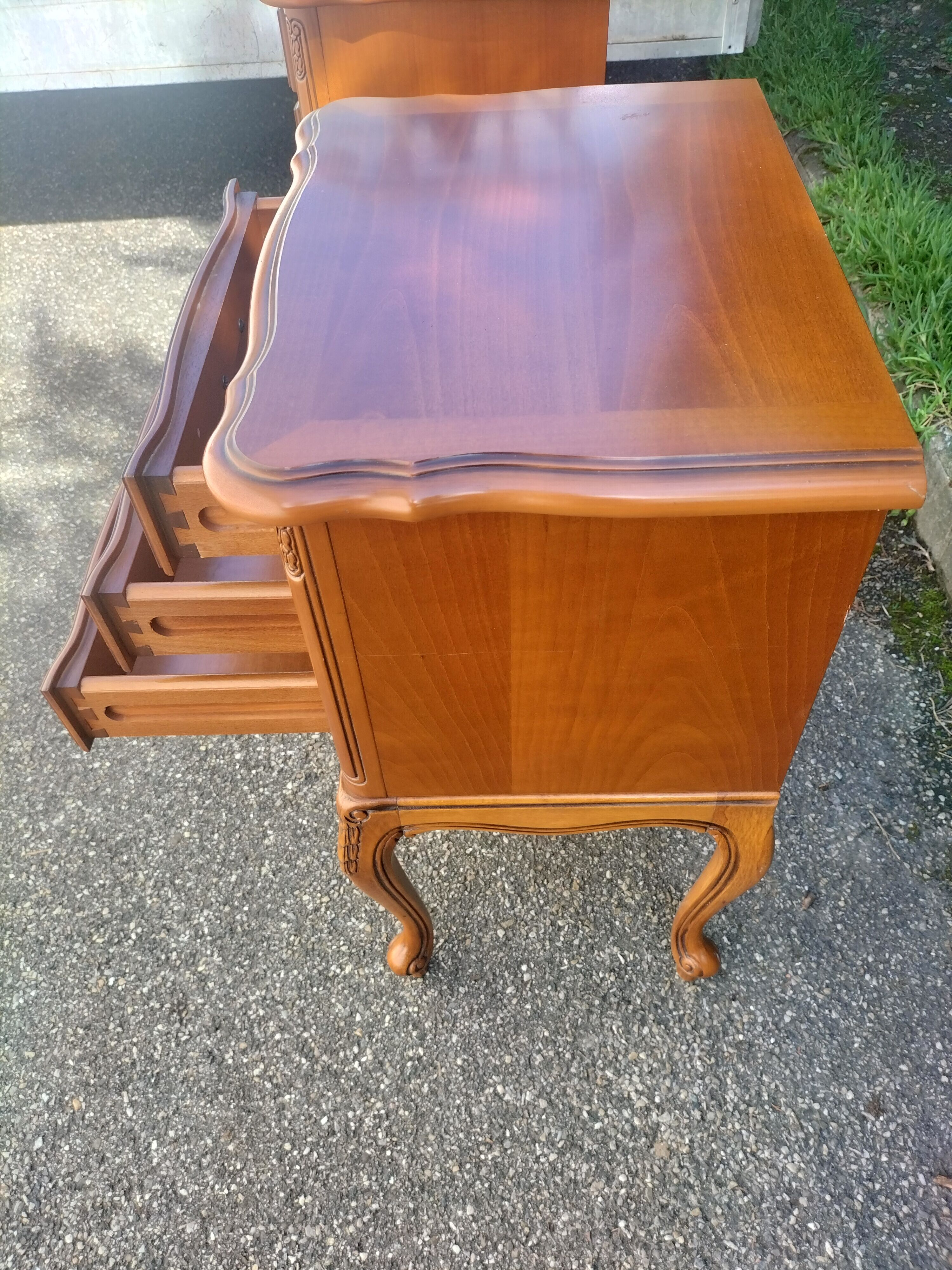 Set of 2 bedside tables