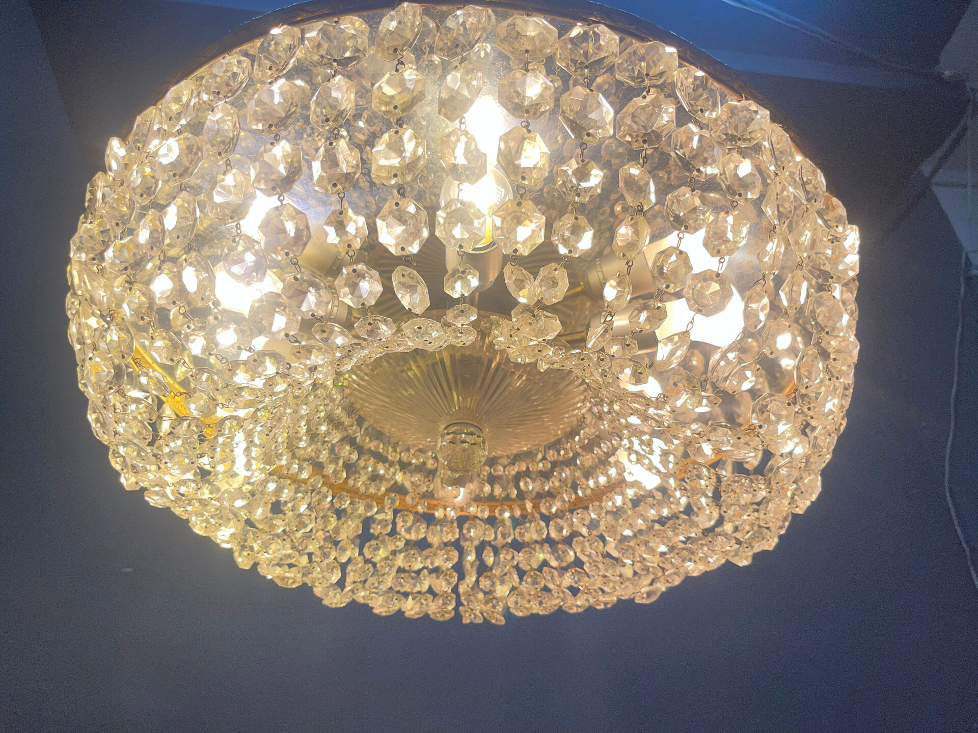 Chandelier en cristal et laiton italien des années 1960 – 6 lumières