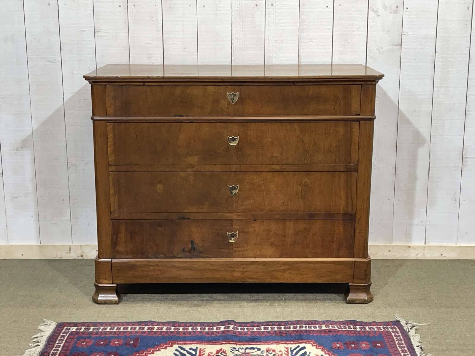 Commode Louis Philippe fin XIXème en noyer et sapin