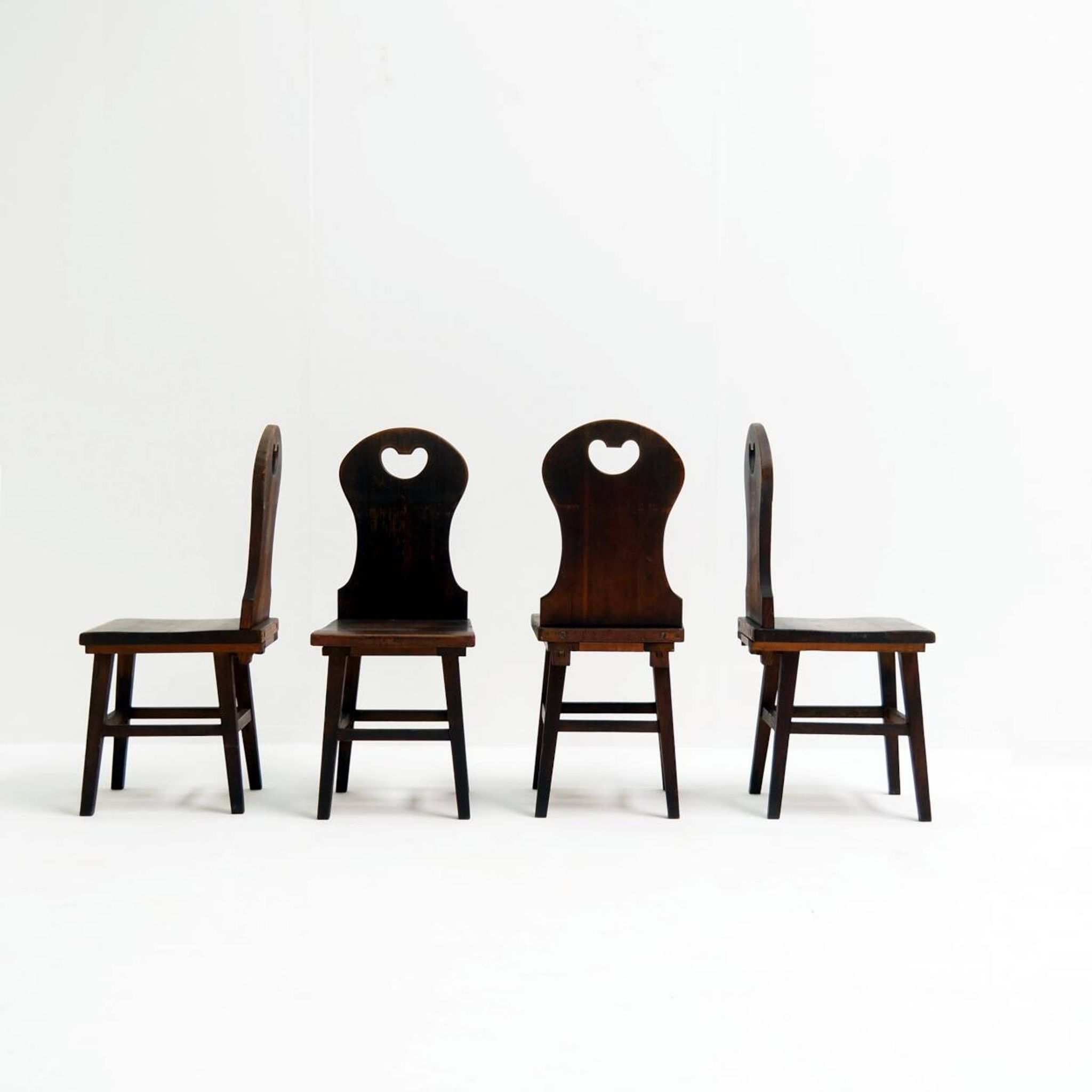 Ensemble de chaises de ferme ou de montagne en chêne massif des Pays-Bas