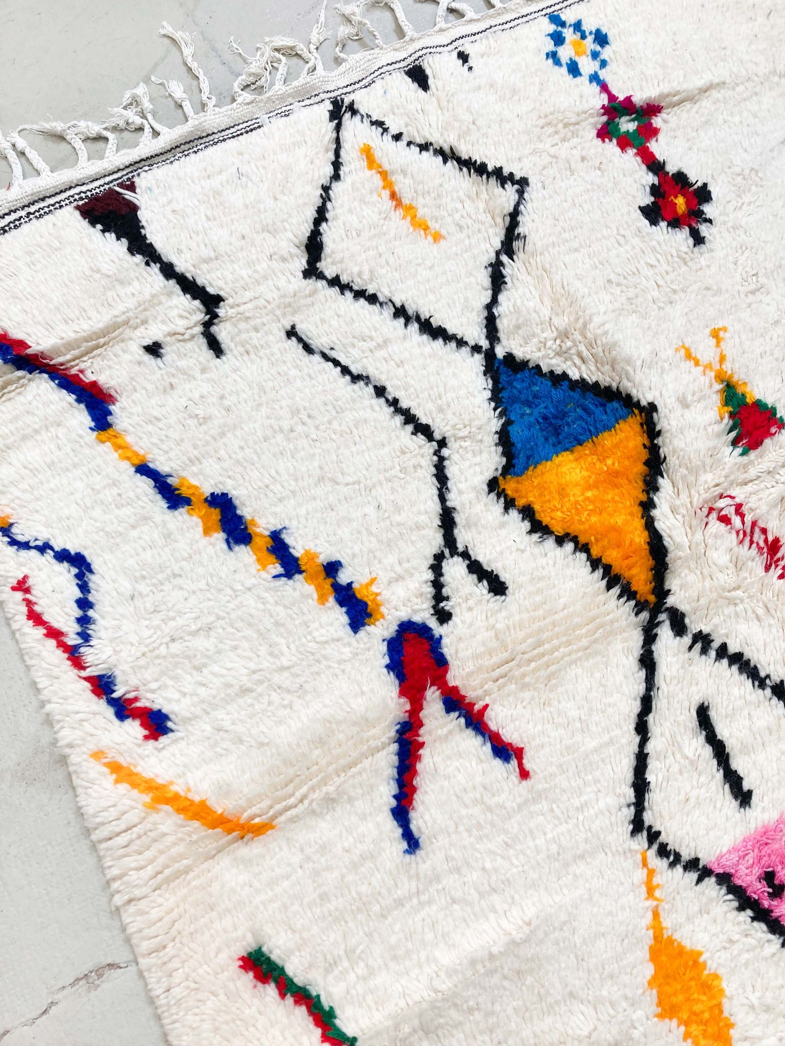 Berber carpet Azilal ecru with colorful patterns 2,33x1,40m