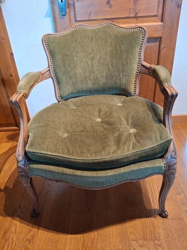 Fauteuils cabriolets Louis XV + repose pieds