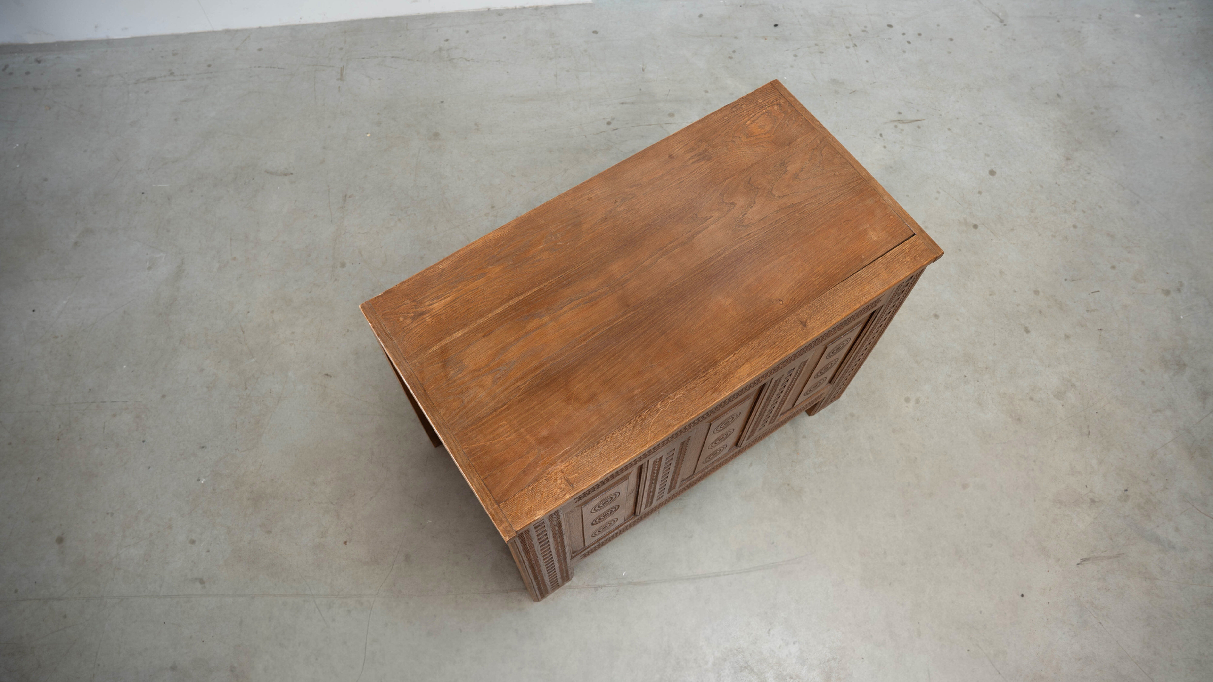 French chest or console