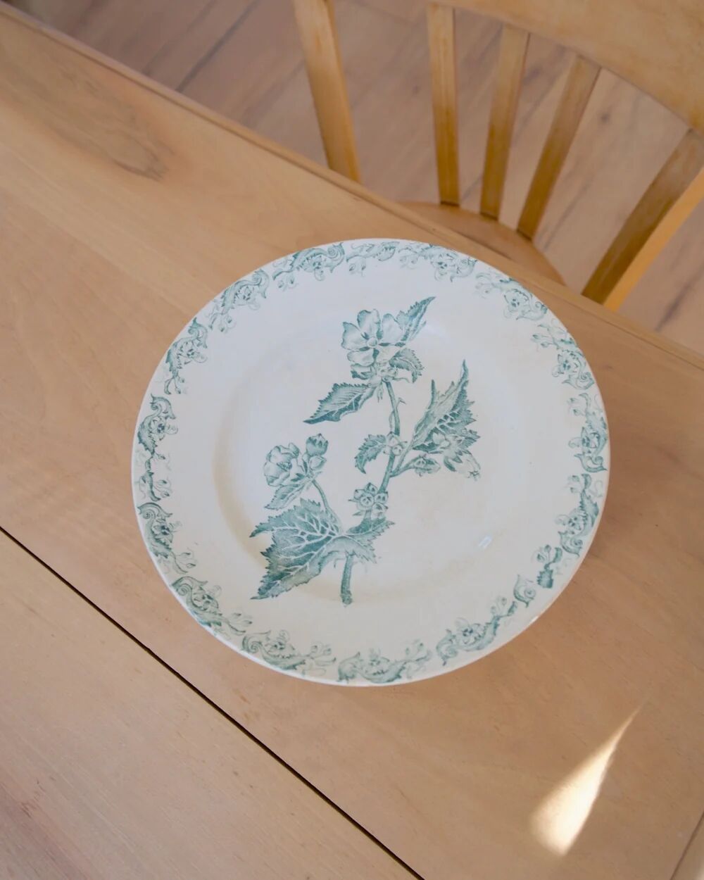 Green coupe on a porcelain base from Limoges
