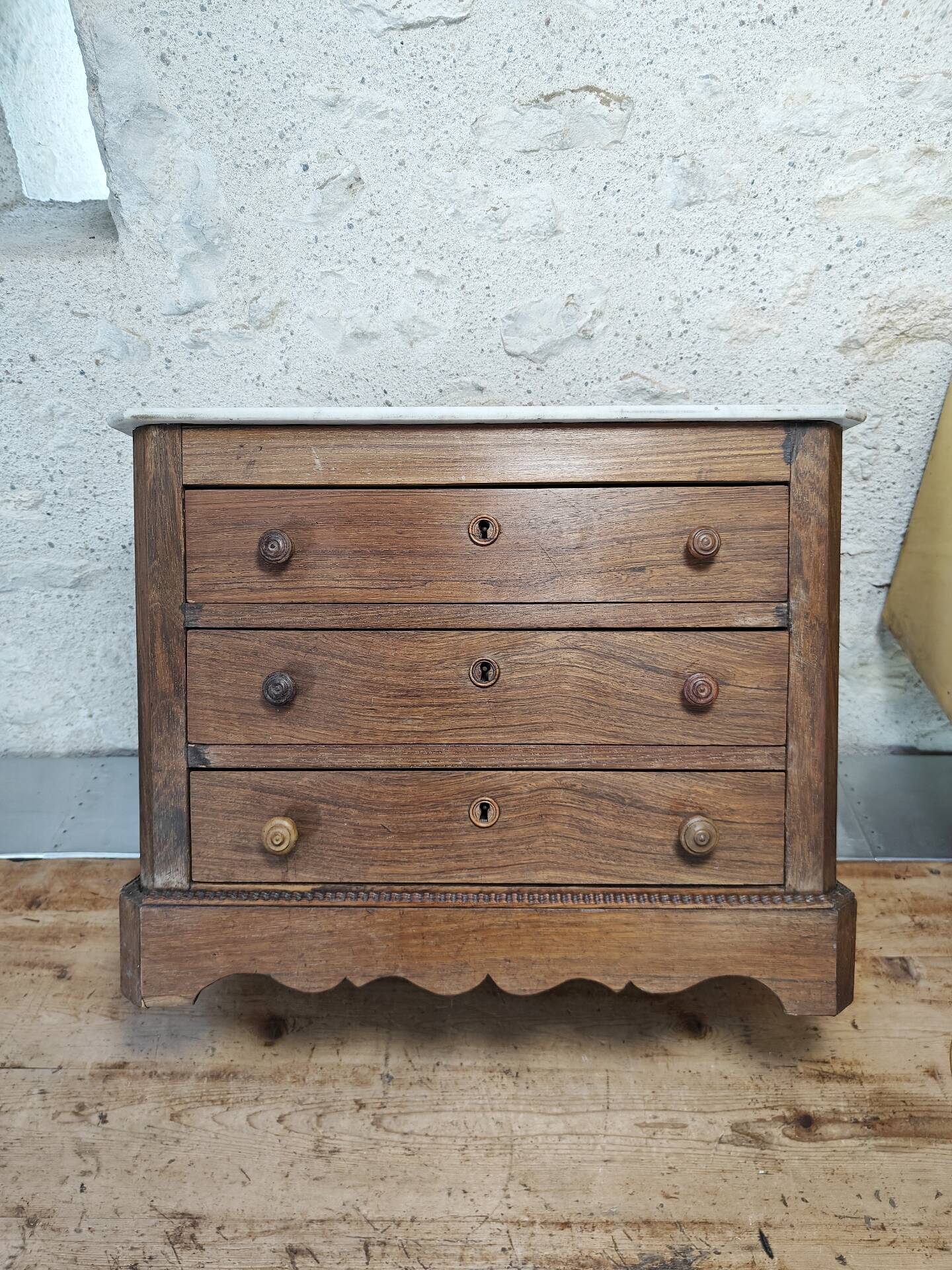 Small miniature table chest in oak and marble.
