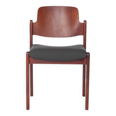 Chaise empilable vintage Lübke, design allemand des années 1970, en bois de hêtre foncé.