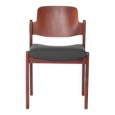 Chaise empilable vintage Lübke, design allemand des années 1970, en bois de hêtre foncé.