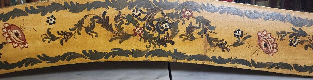 Important rectangular Venetian mirror with a richly painted wooden frame.