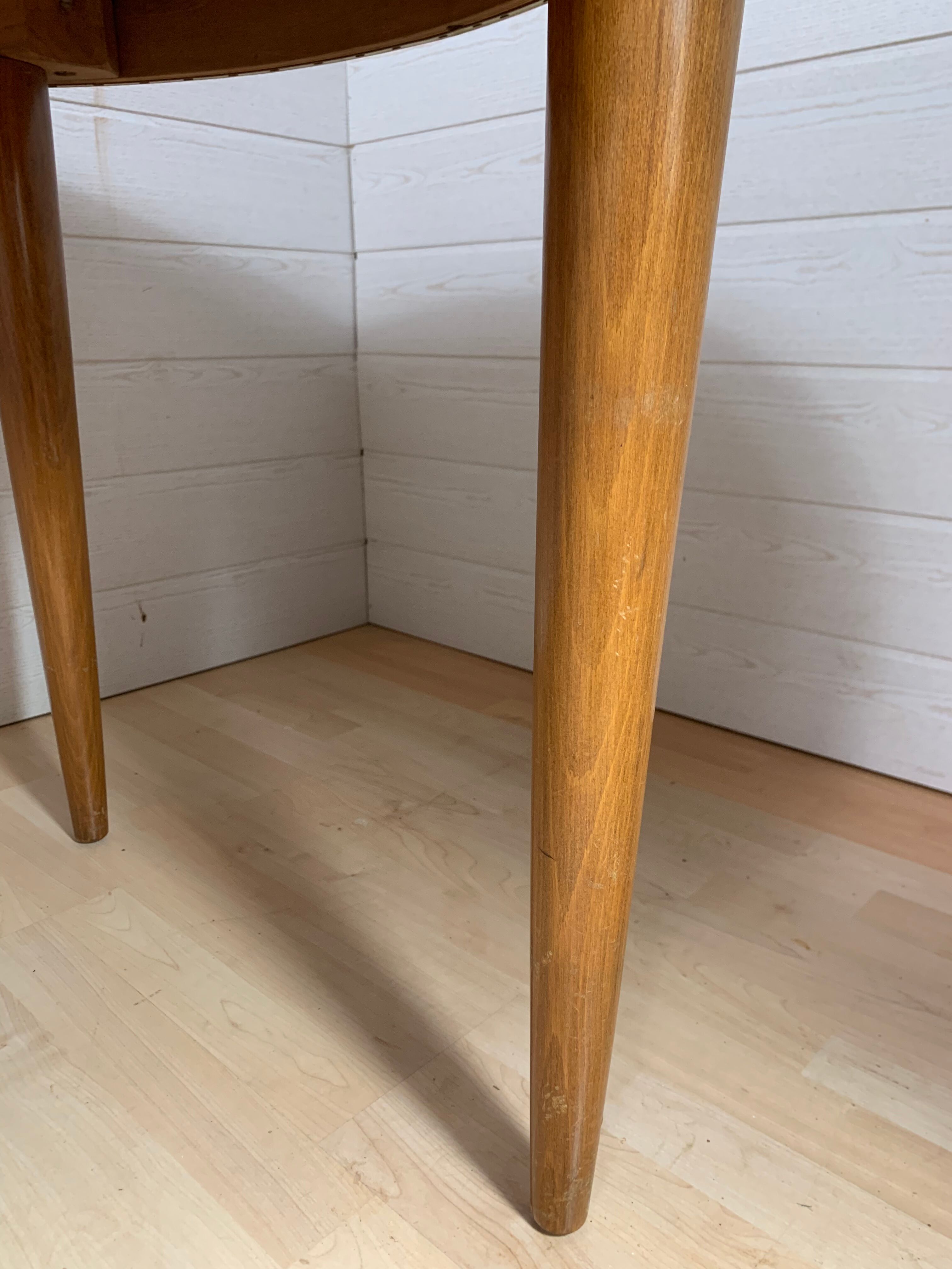 Vintage round table in walnut 1960