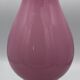 Vase vintage en opaline rose sur pied blanc 36,8 cm