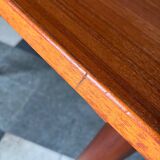 Extendable teak table