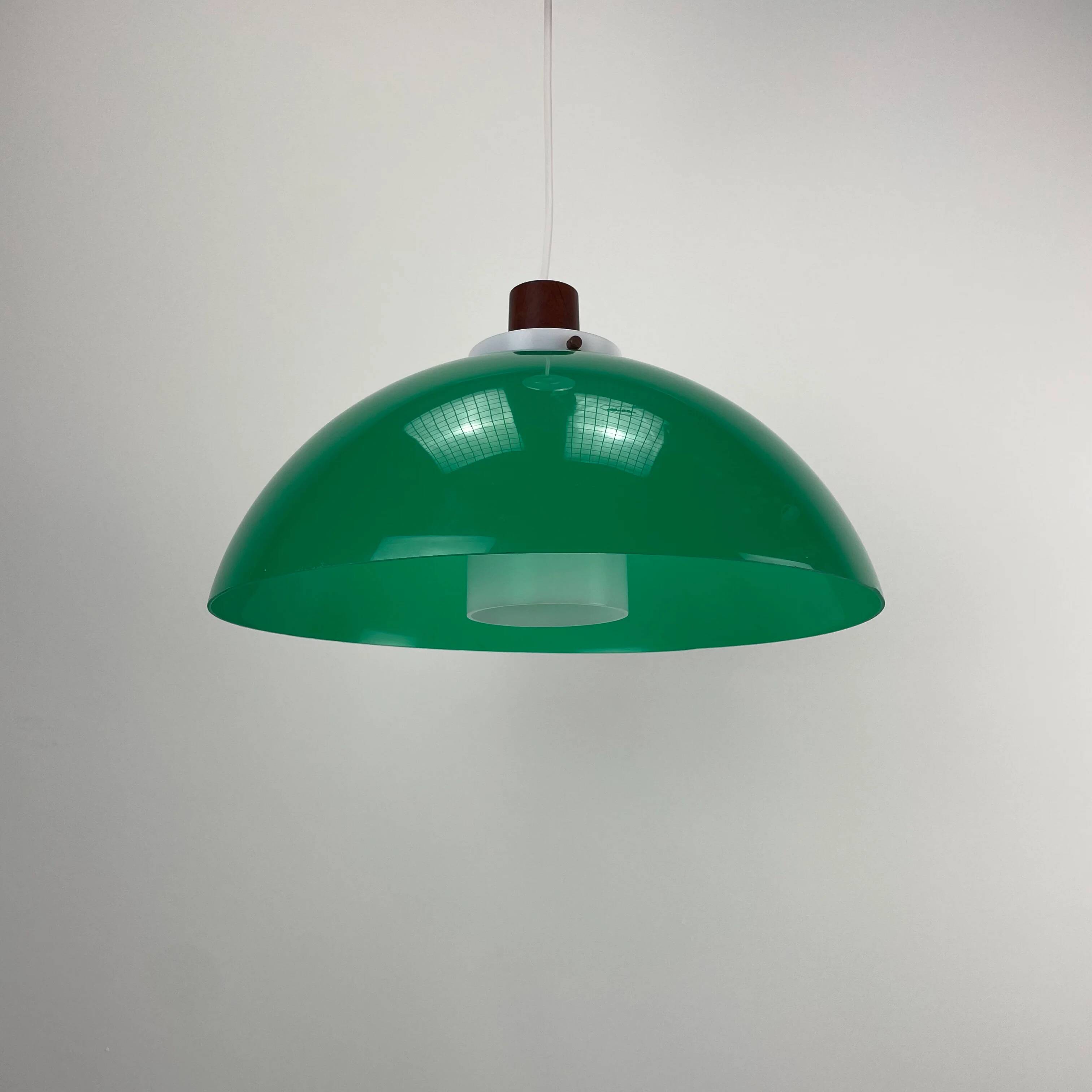 Suspension champignon verte par Uno & Östen Kristiansson pour LUXUS, Suède 1960