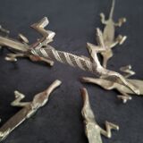 6 vintage knife rests, brass crocodiles, in excellent condition.