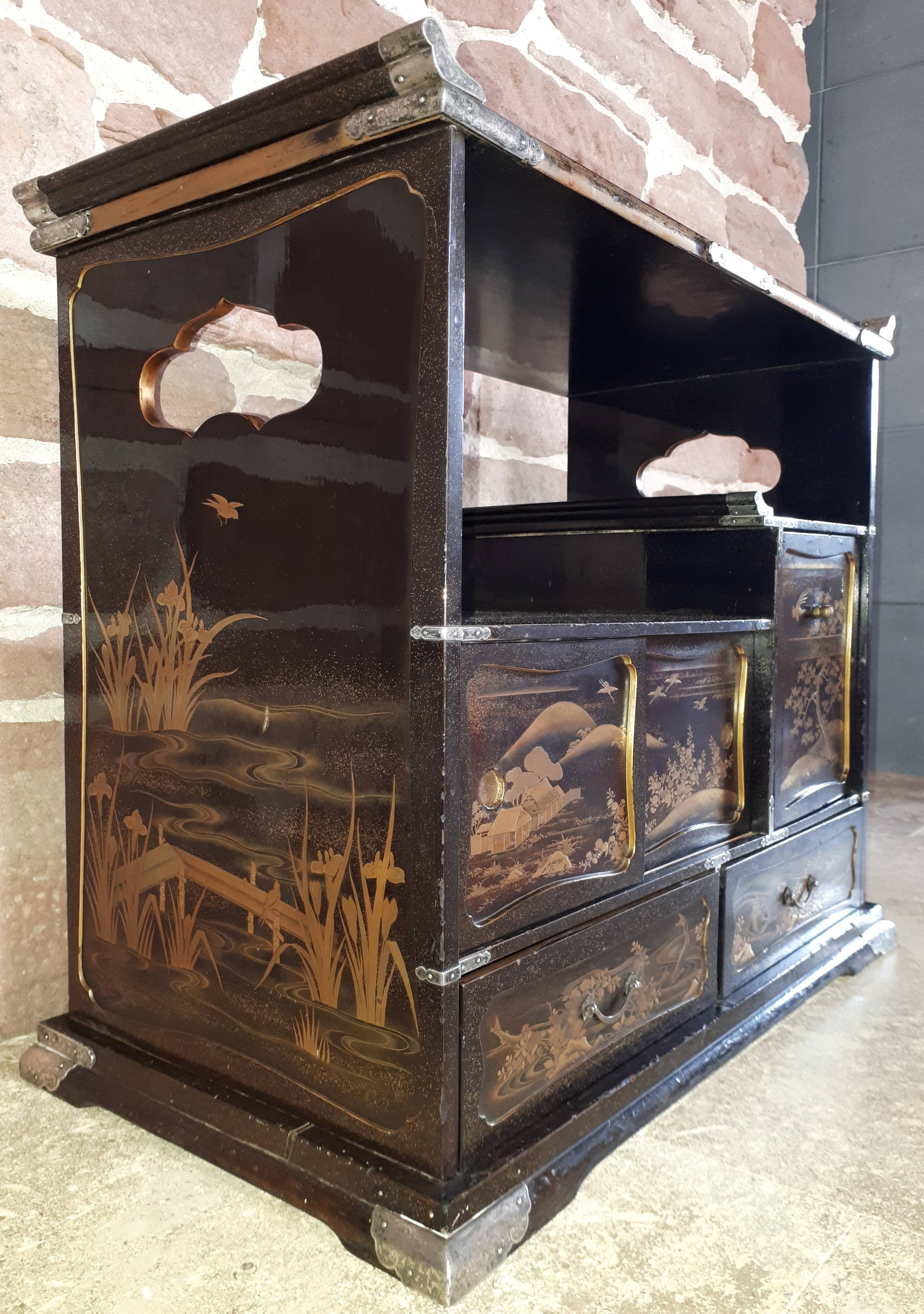 Small Japanese Lacquered Kazaridana Cabinet, Japan Edo Period