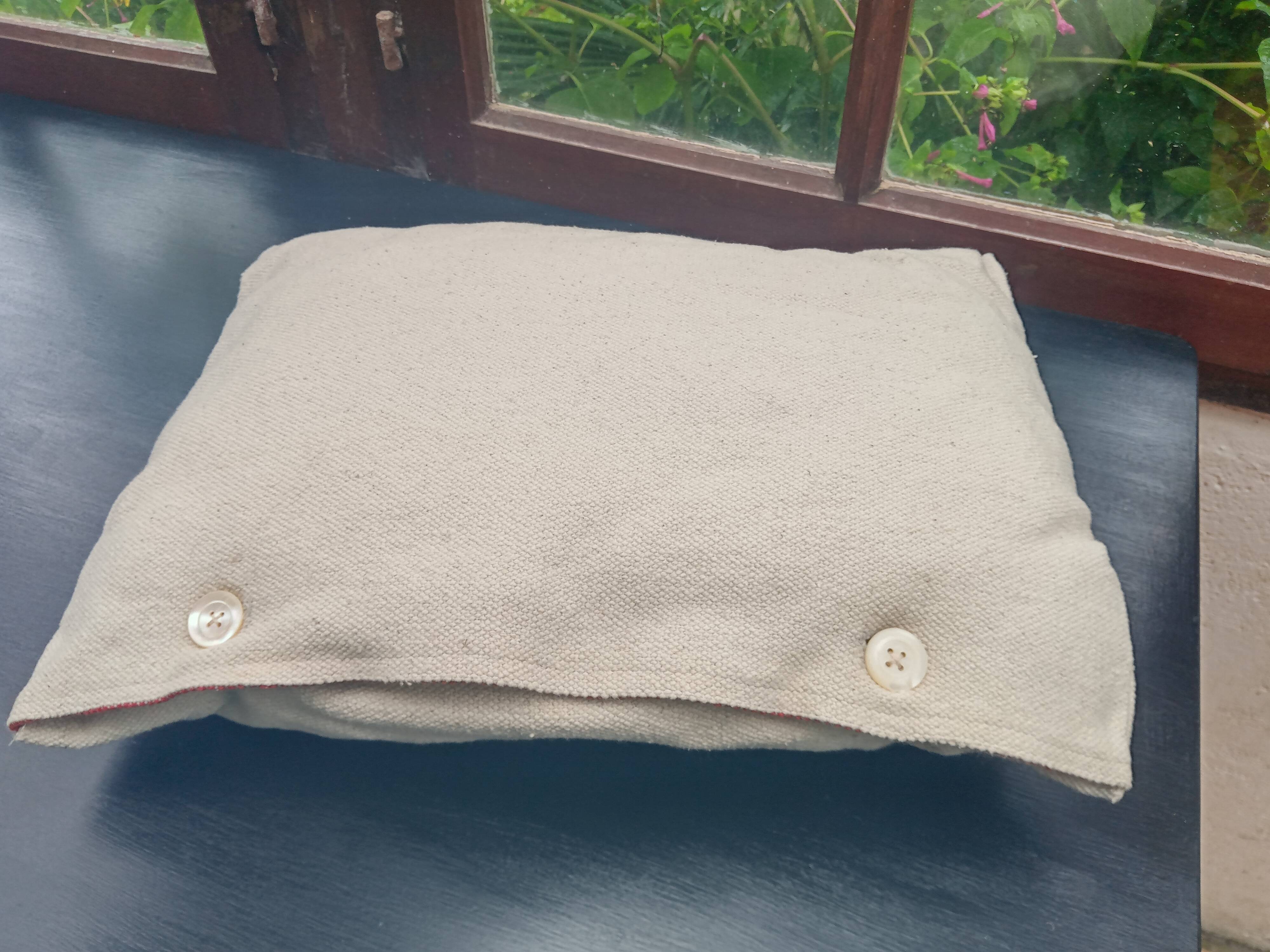 Coussin en chanvre à rayures rouges