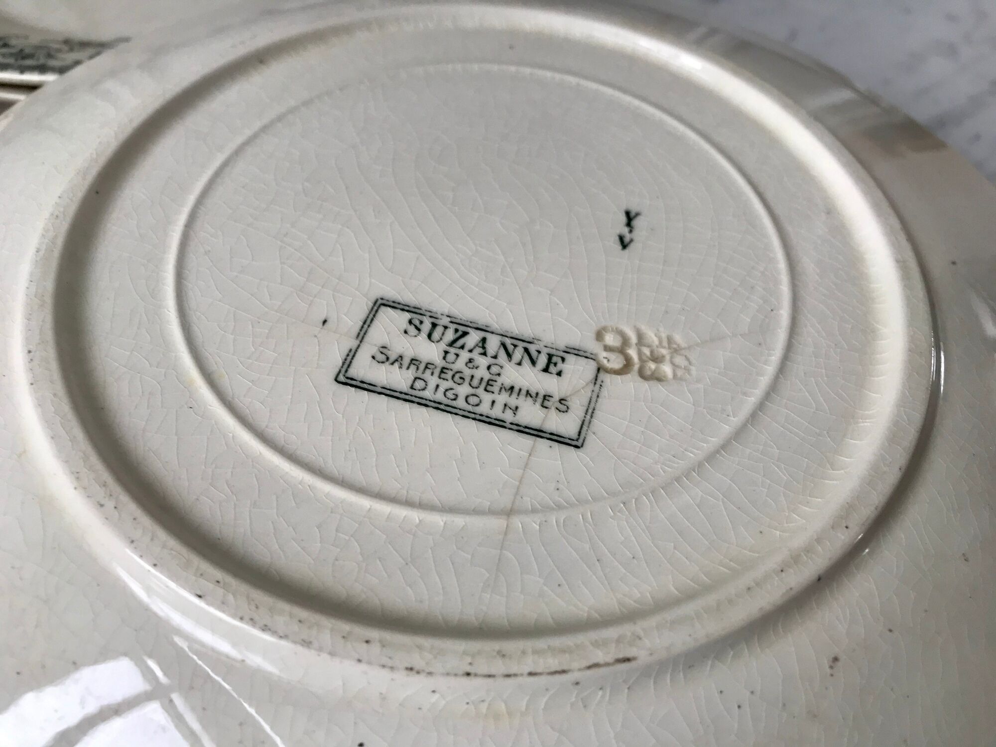 lot of 5 flat plates Terre de Fer Digoin Sarreguemines model "Suzanne" late nineteenth