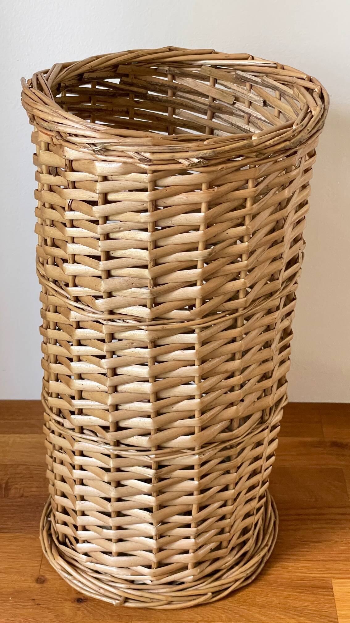 Porte-parapluie en rotin vintage