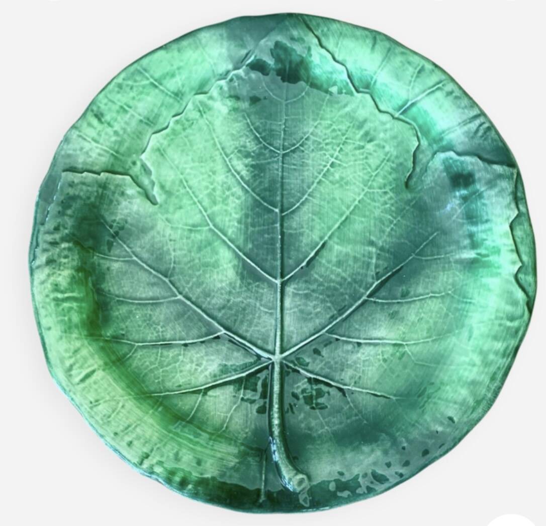 Barbotine plate leaf the red cedar