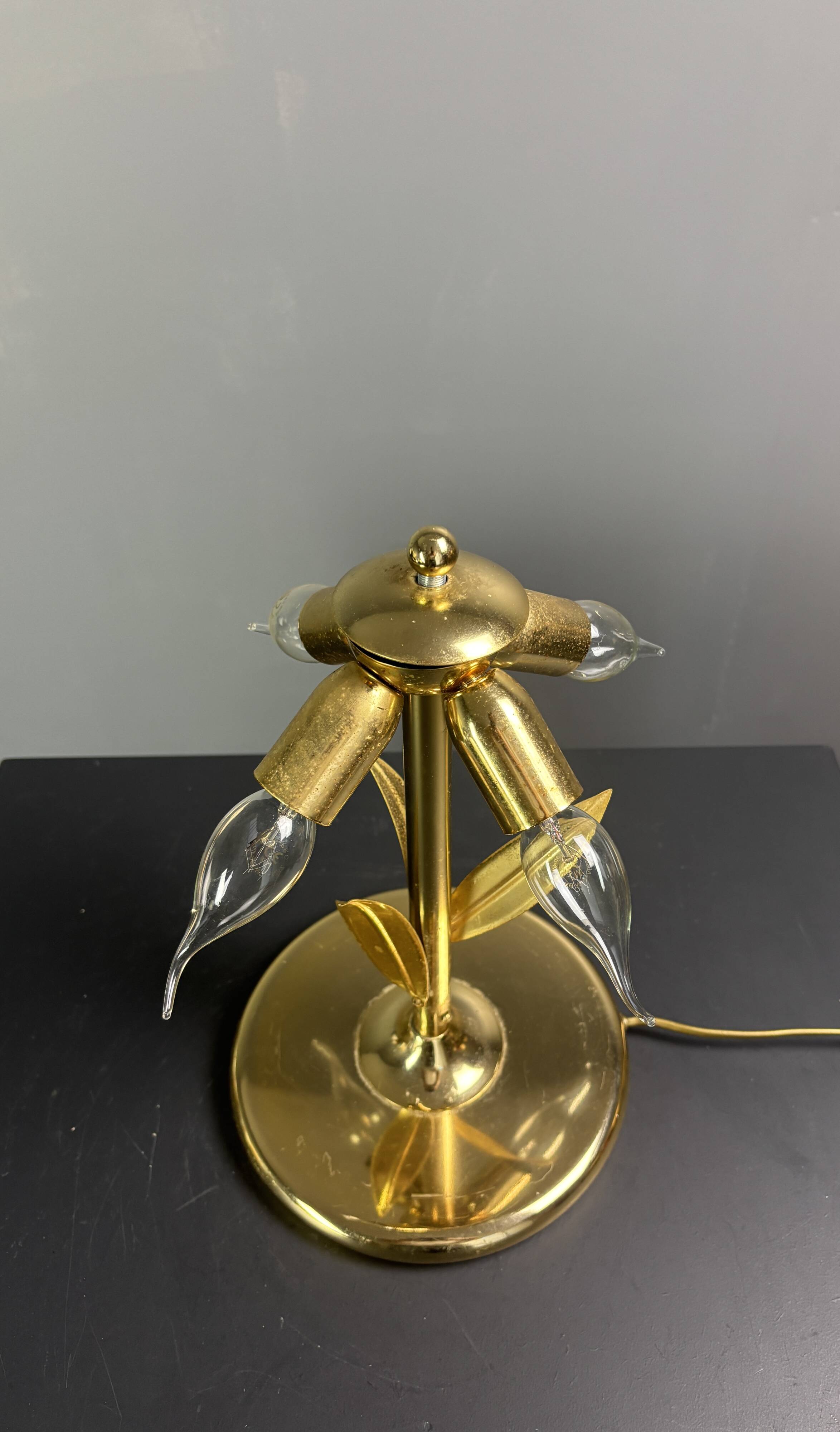 Pencil reed rattan bamboo and brass flower table desk lamp, Italy, 1980s