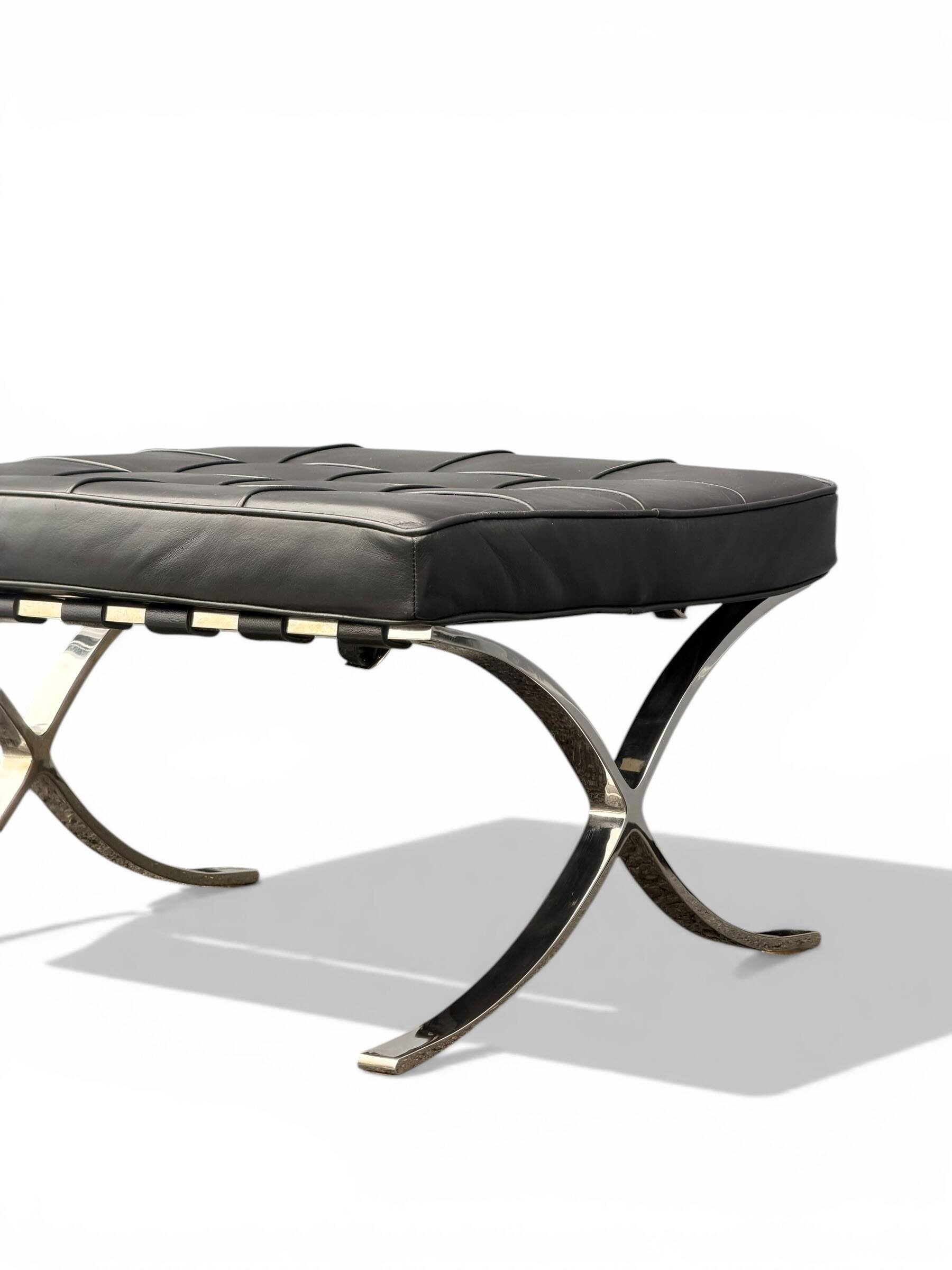 Ottoman Barcelona Original Knoll - Black Leather & Chrome - Design 1929