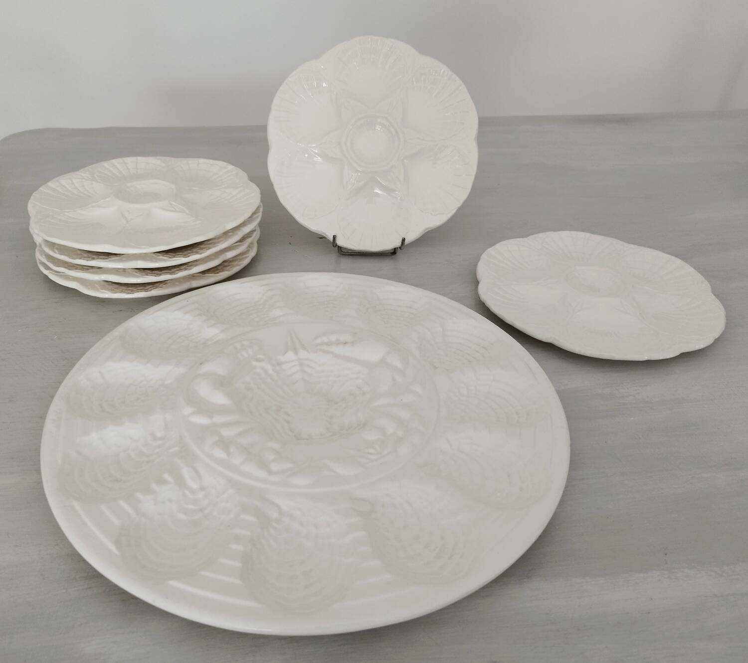 Oyster service dish and 6 plates barbotine earthenware sarreguemines ecru vintage