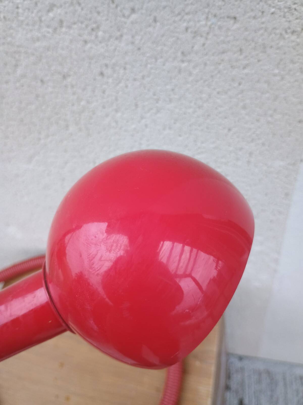 Red snake table lamp Hebi ISAO Hosoe Valenti Luce Italy design 1980 Memphis