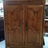 Armoire Louis XIV en merisier massif
