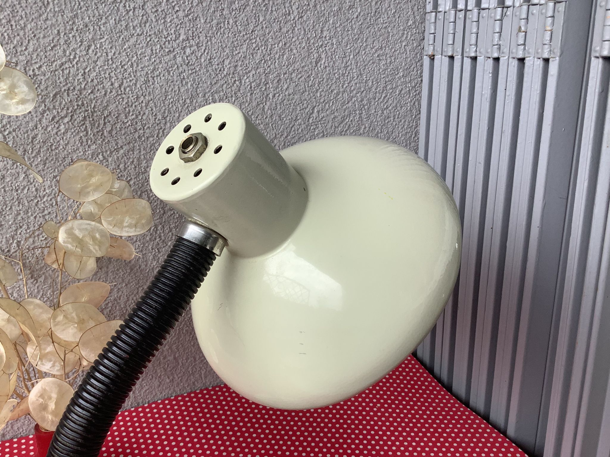 Beige metal space age lamp