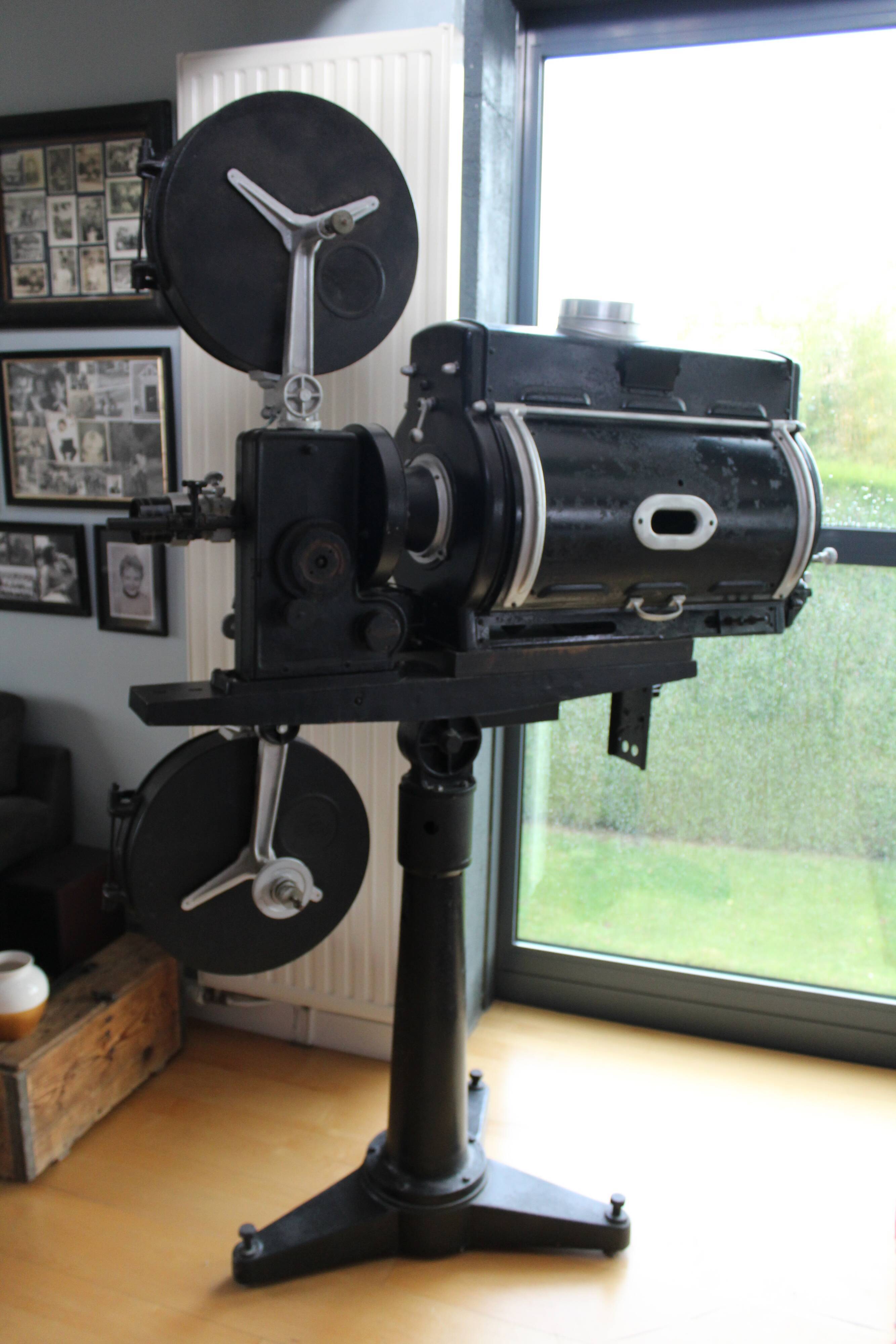 Projecteur de cinema 1930 - 35mm style mip XIV