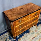Commode de style Louis XVI.