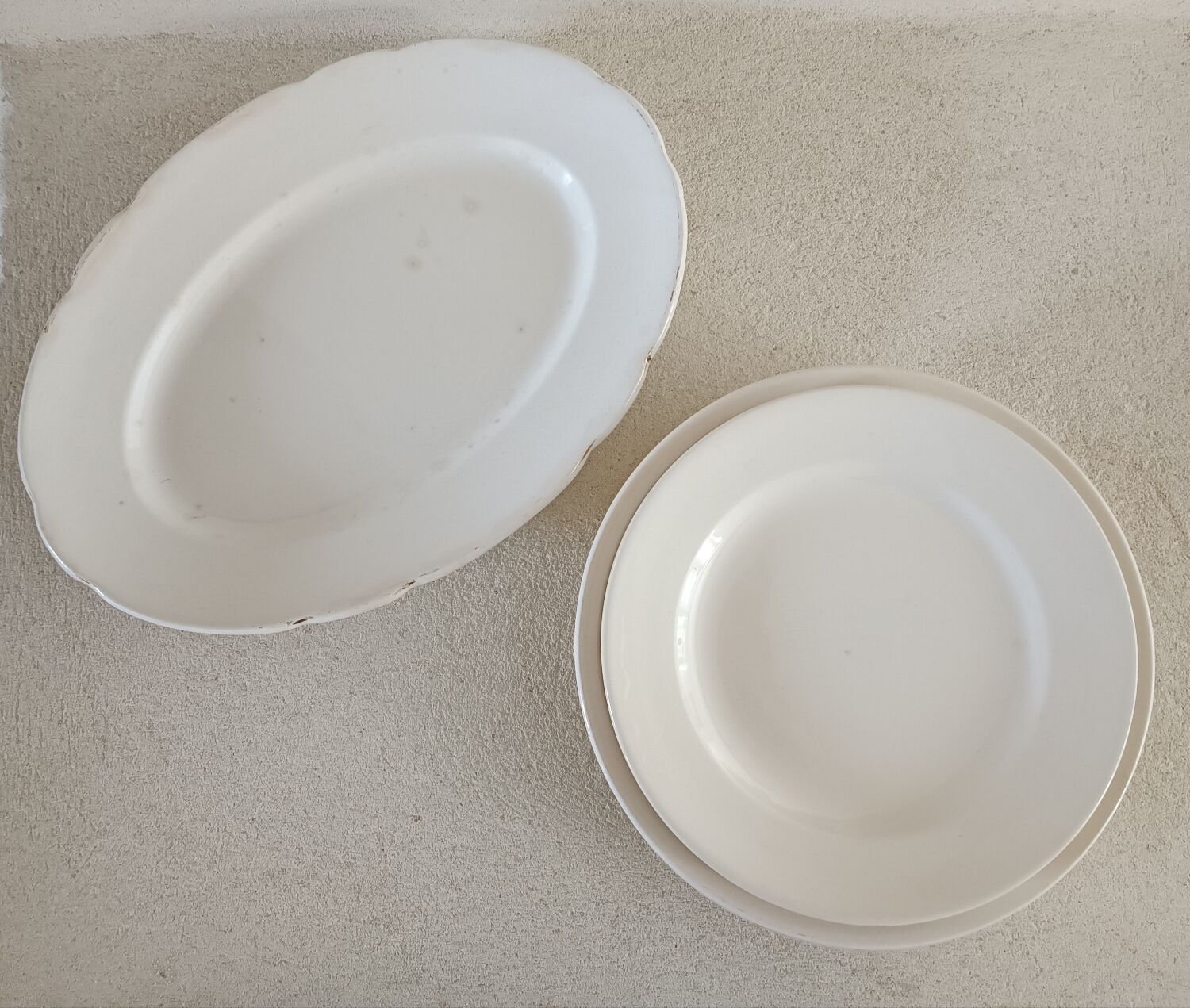 1 dish and 5 plates iron earth cream patina
