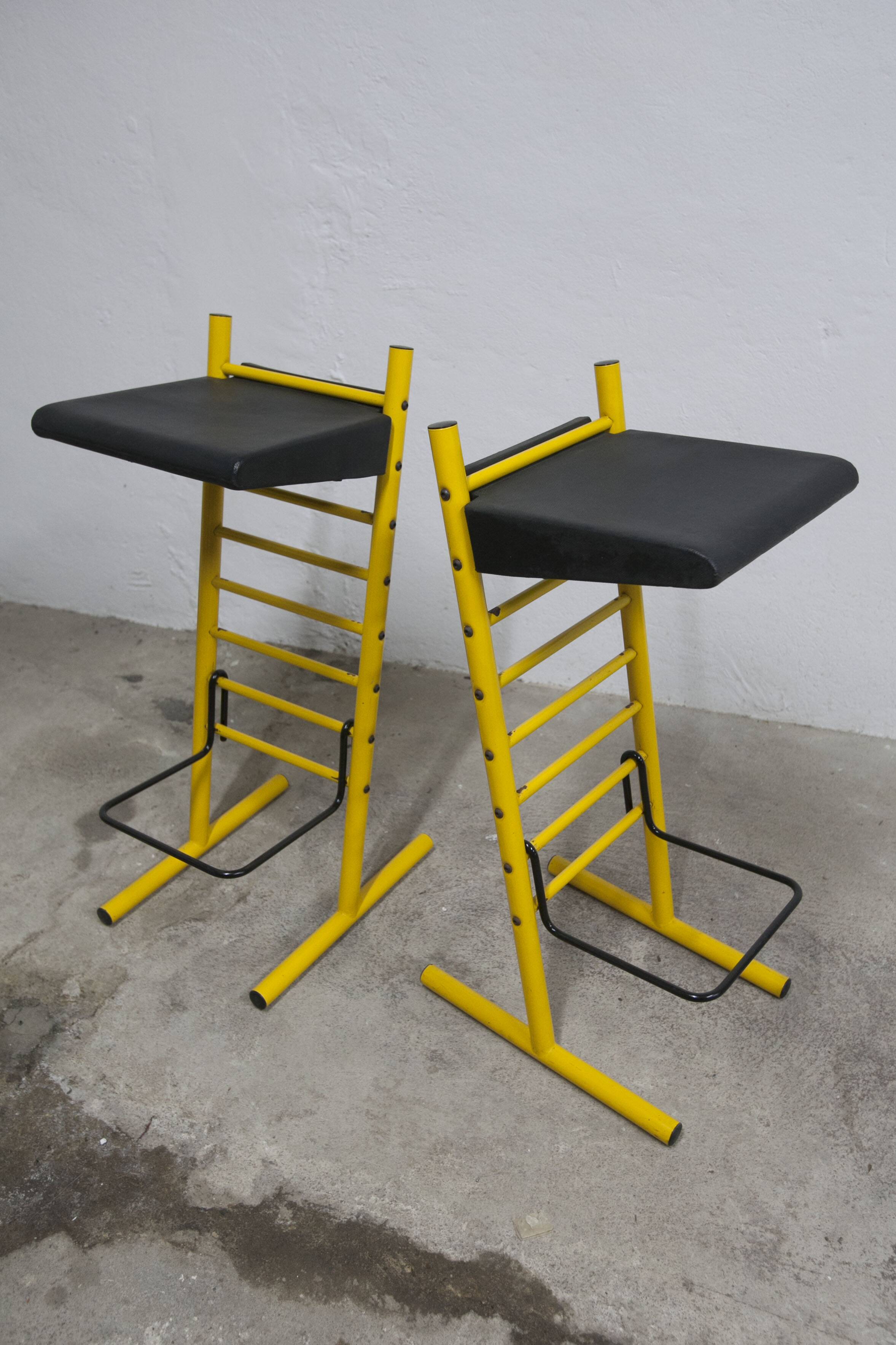 Pair of adjustable Italian bar stools in lacquered yellow and black