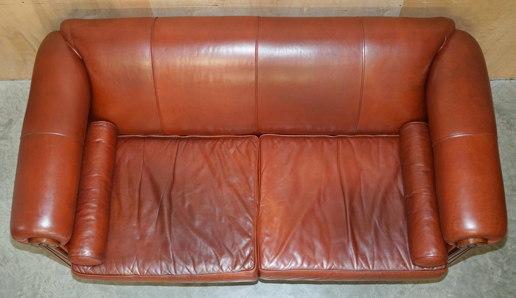 Vintage leather canapé in Art Nouveau style