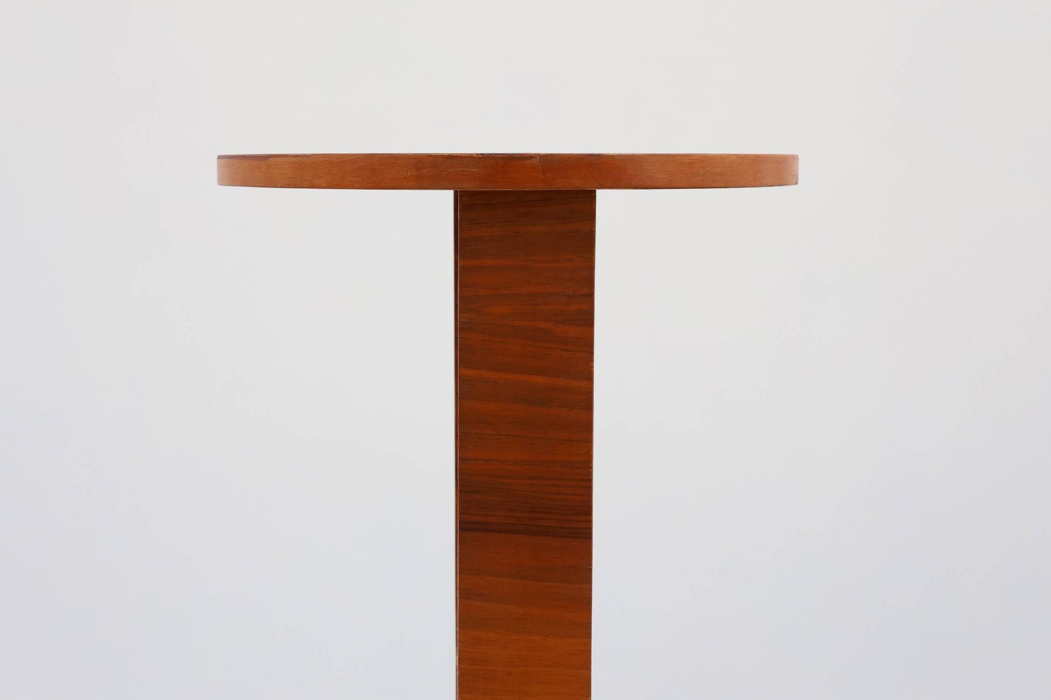 Art deco oak wooden round side table with bended leg, France 1920s