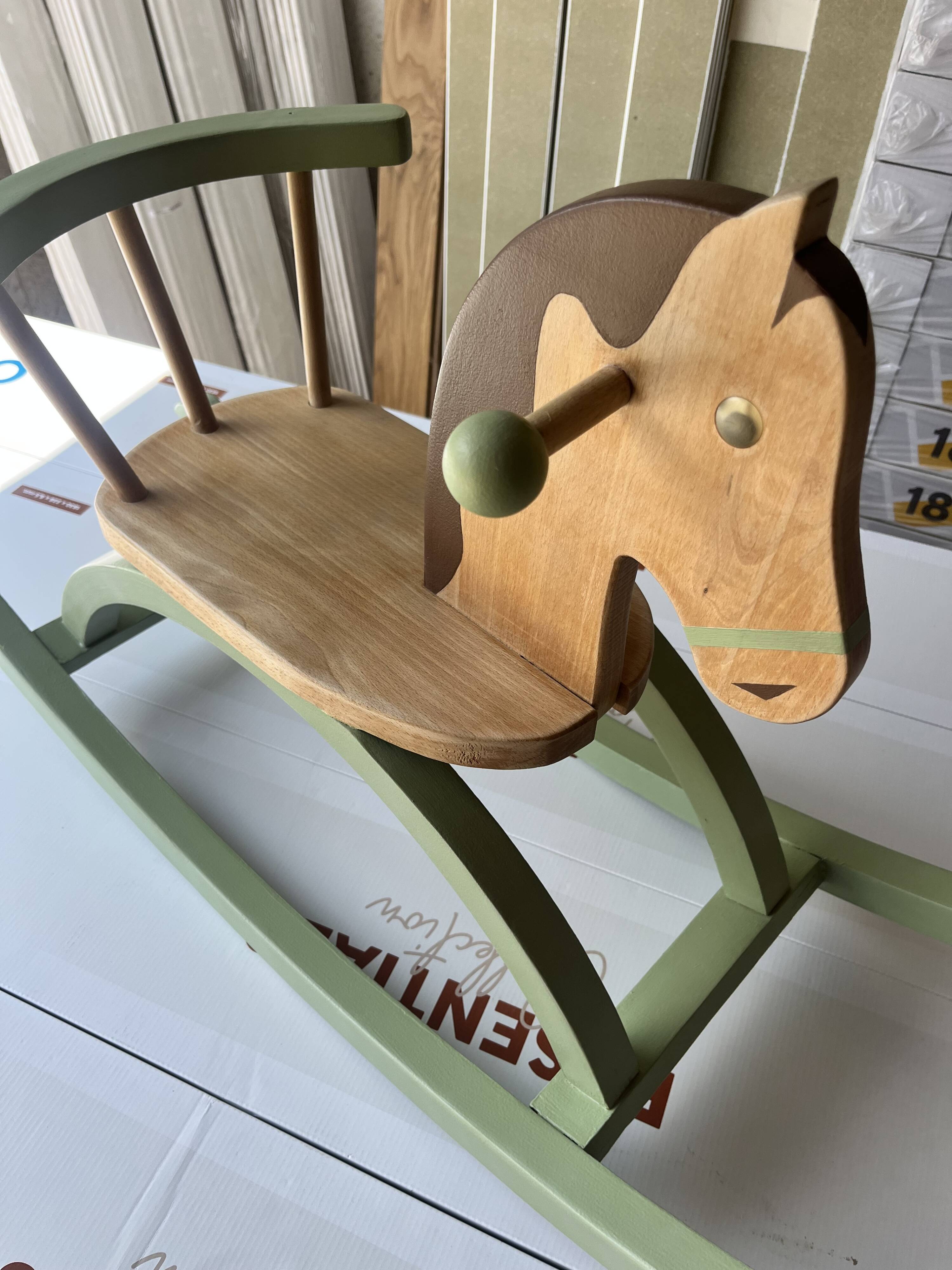 Cheval à bascule enfant