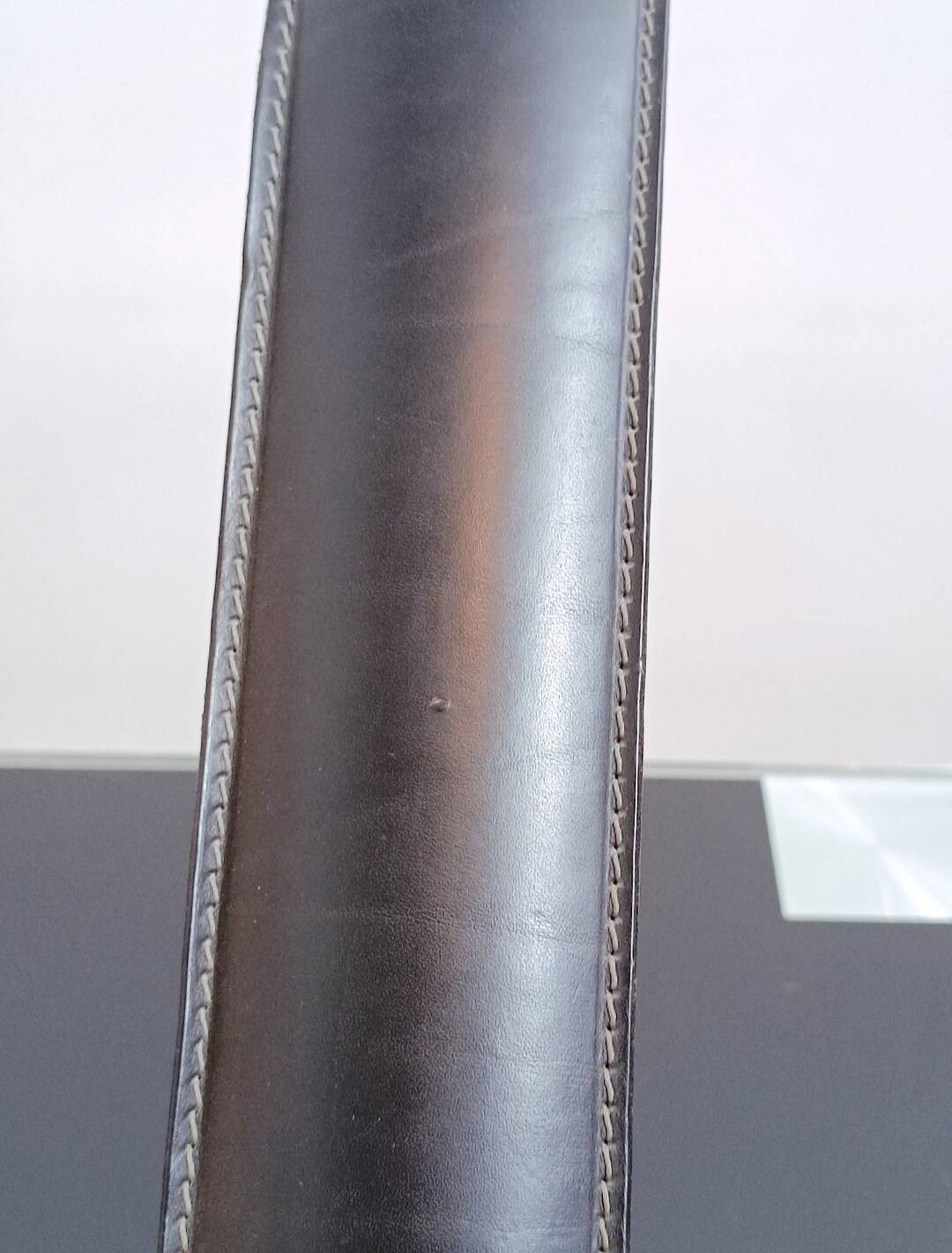 Cobra leather desk lamp by Traso Milano 1988