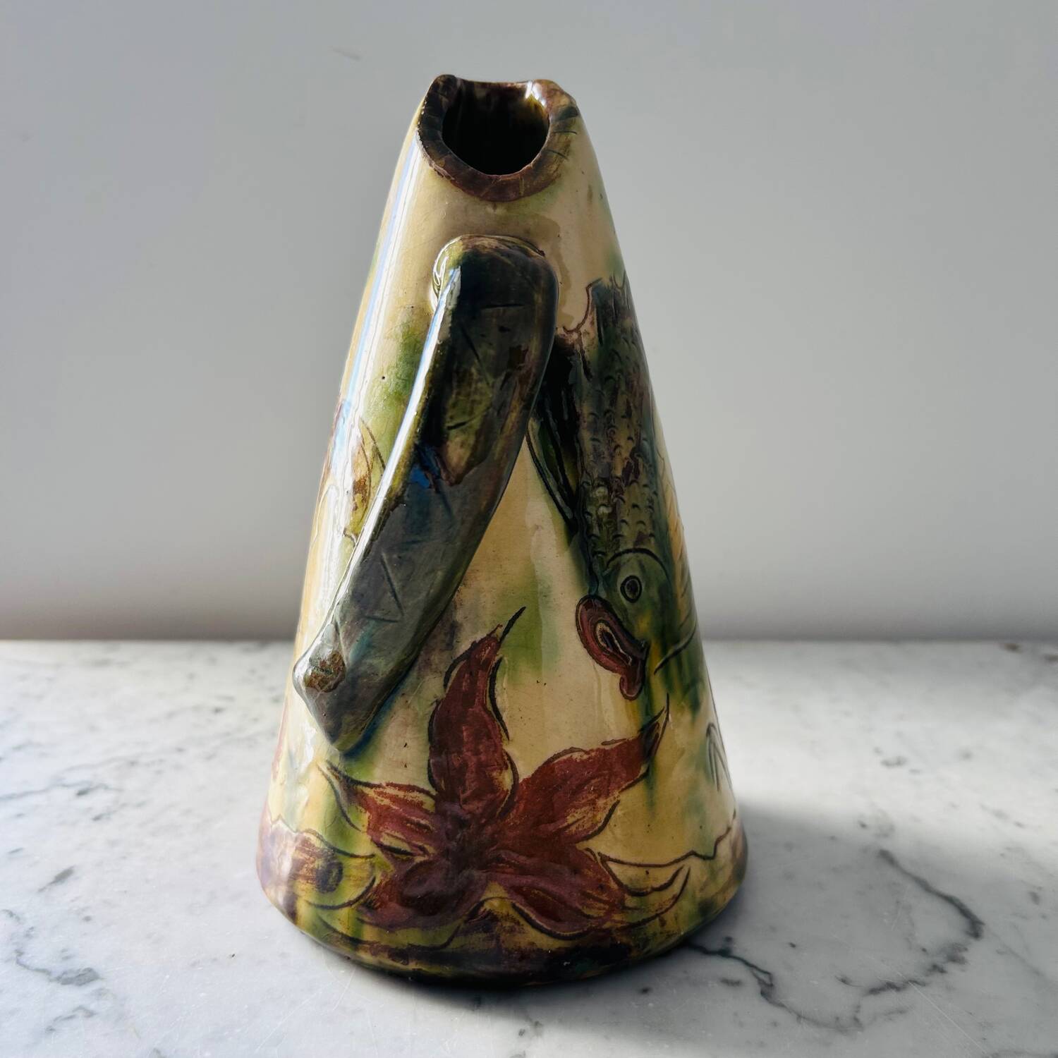 Pitcher signed by Puigdemont