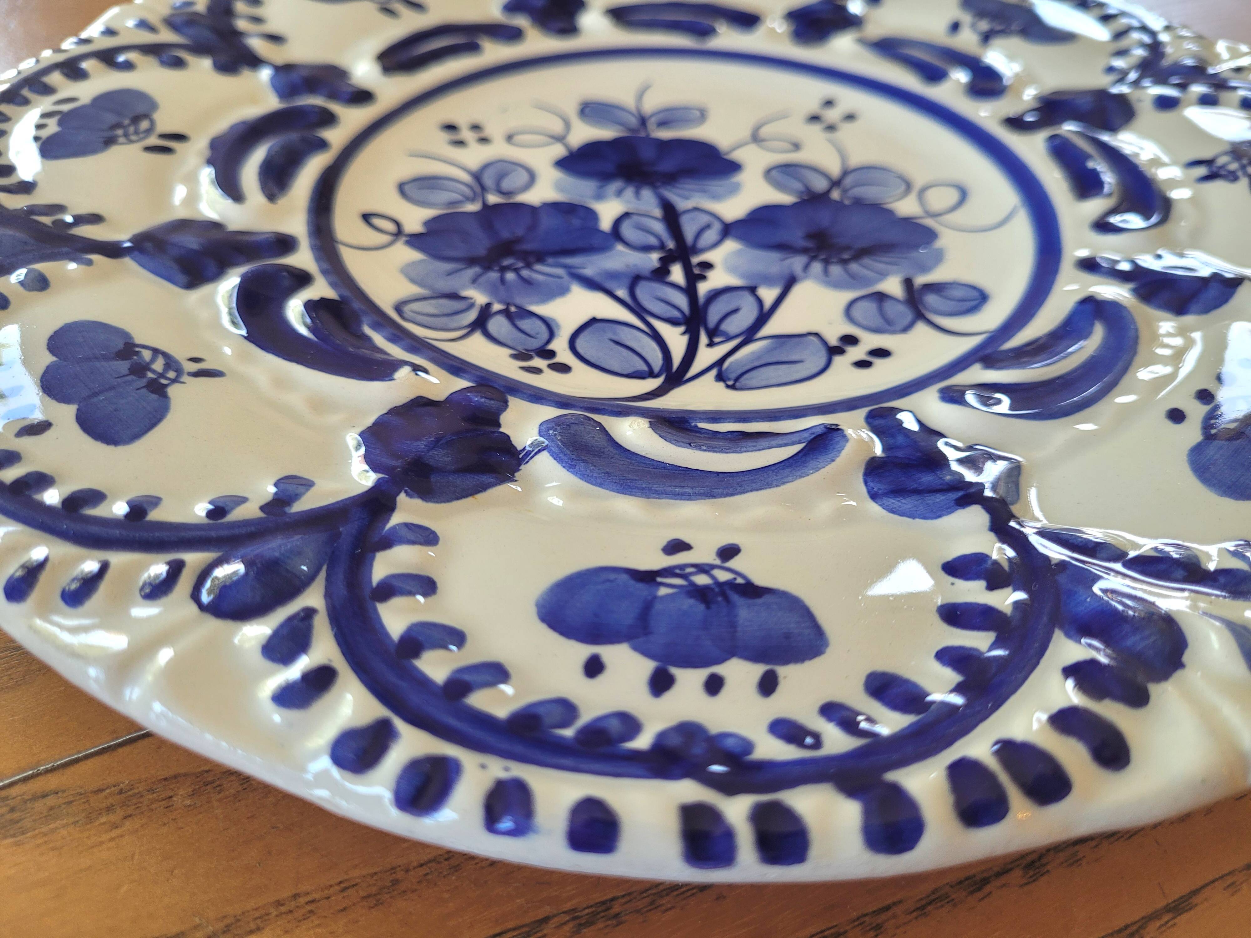 Ceramic wall plate signed HNOS Martinez Spain