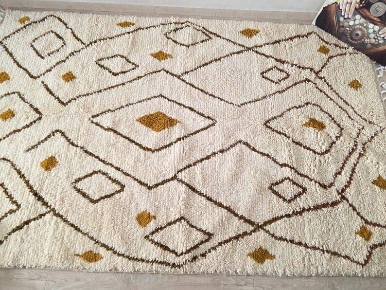 Handmade traditional Beni Ourain rug, size 2.5/2.5 m.