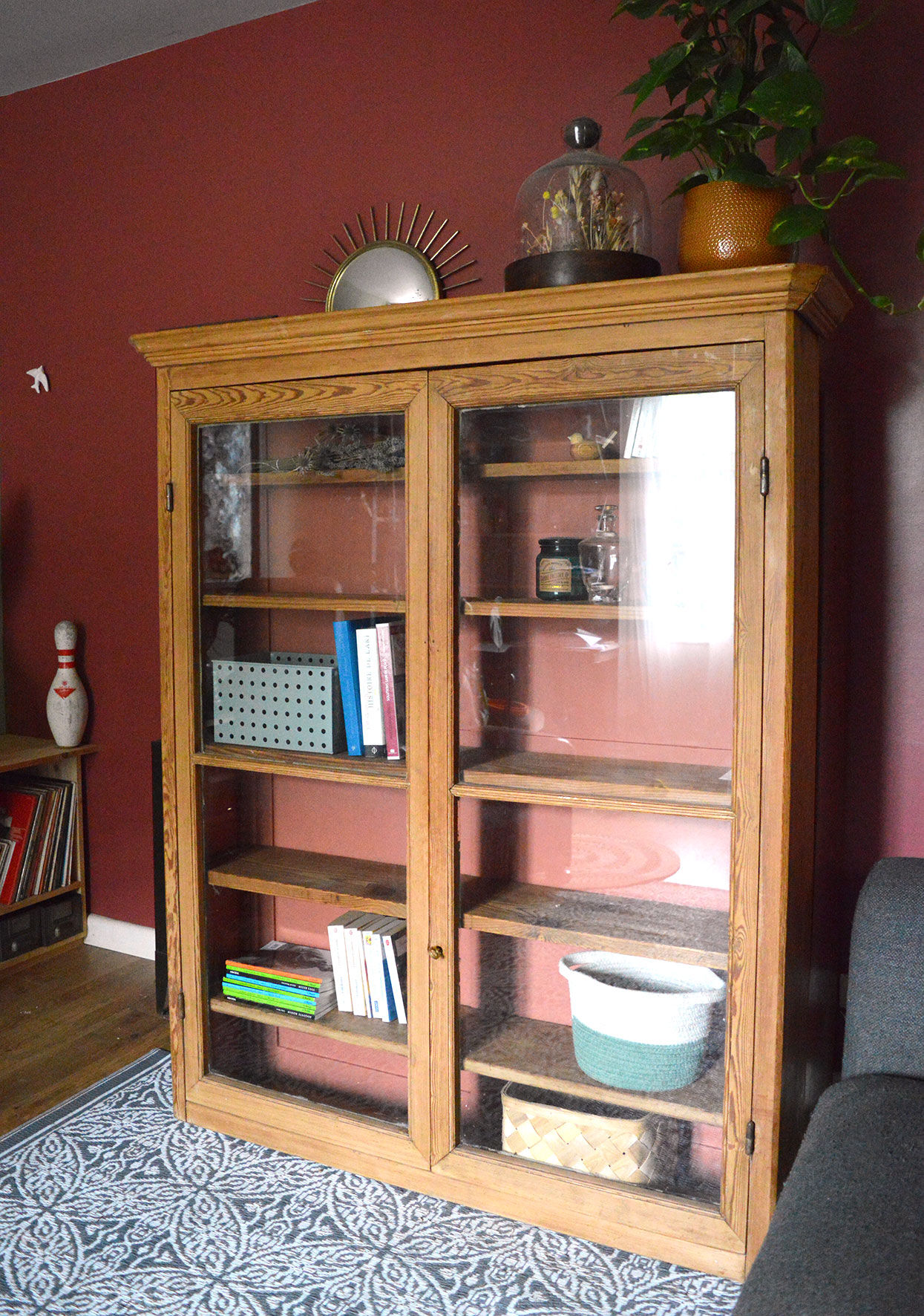 Wood and terracotta showcase