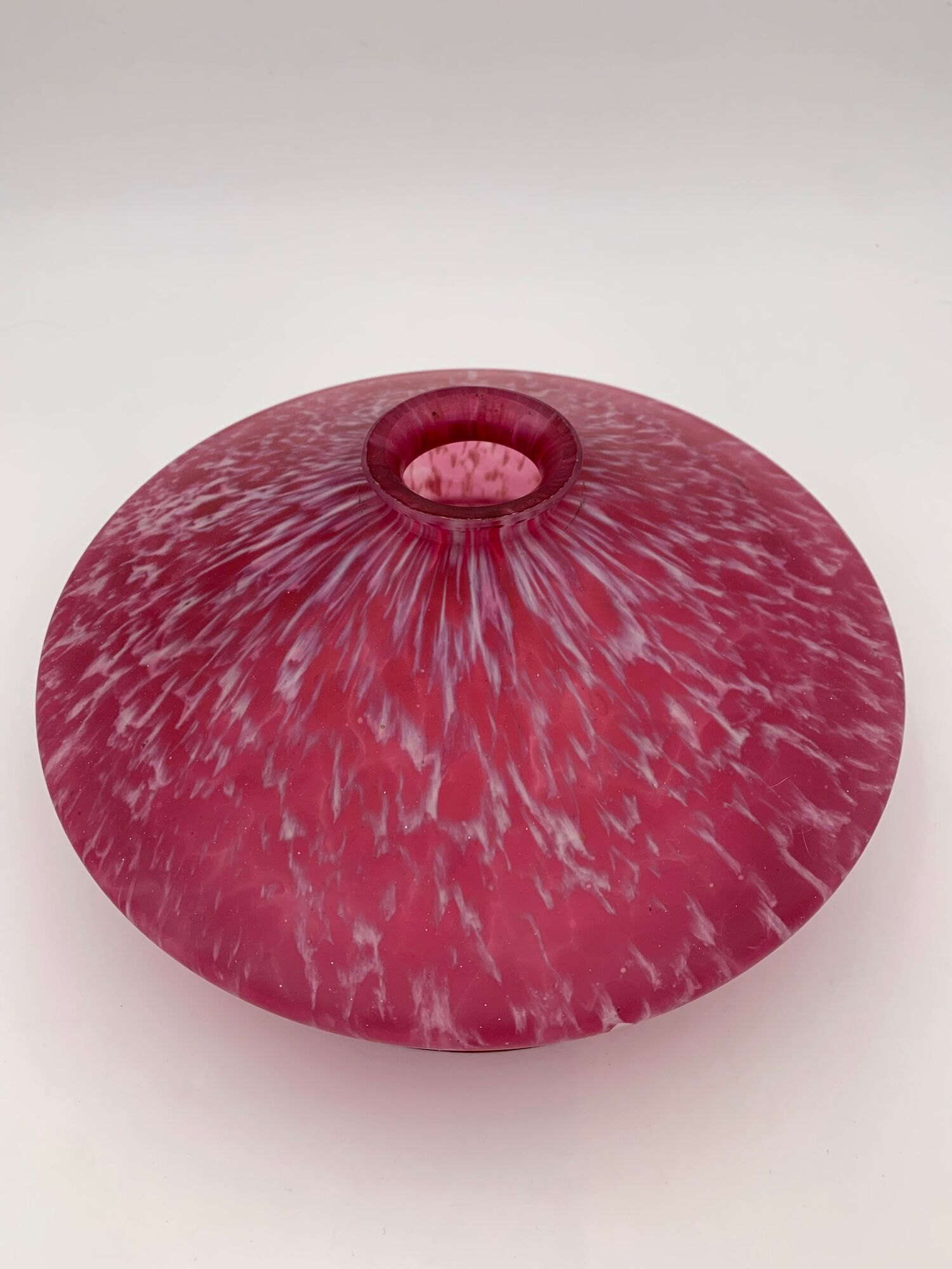 Vintage hanging in jaspé glass, dark pink - 1940s-1950s.