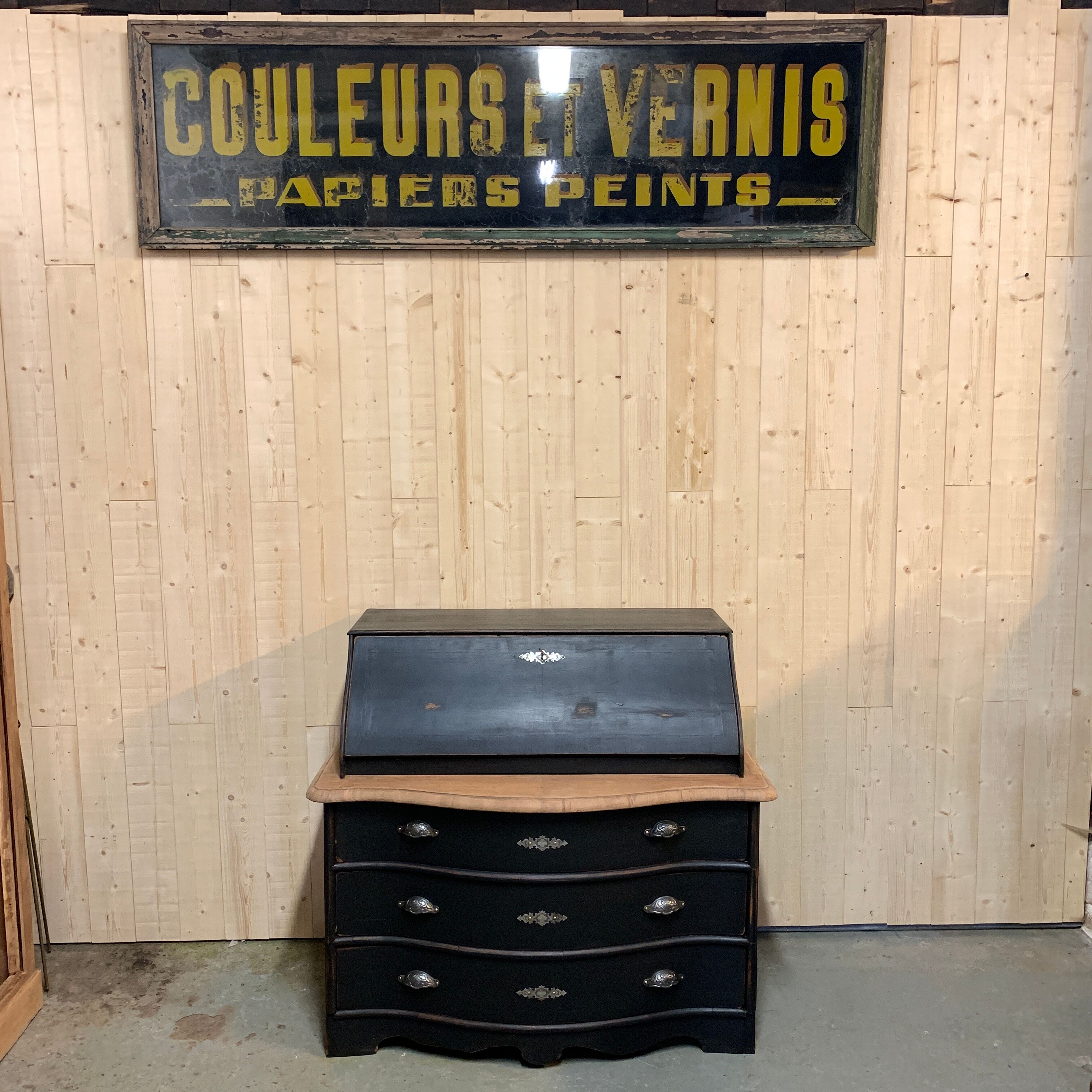 Former chest scriban curve 19th