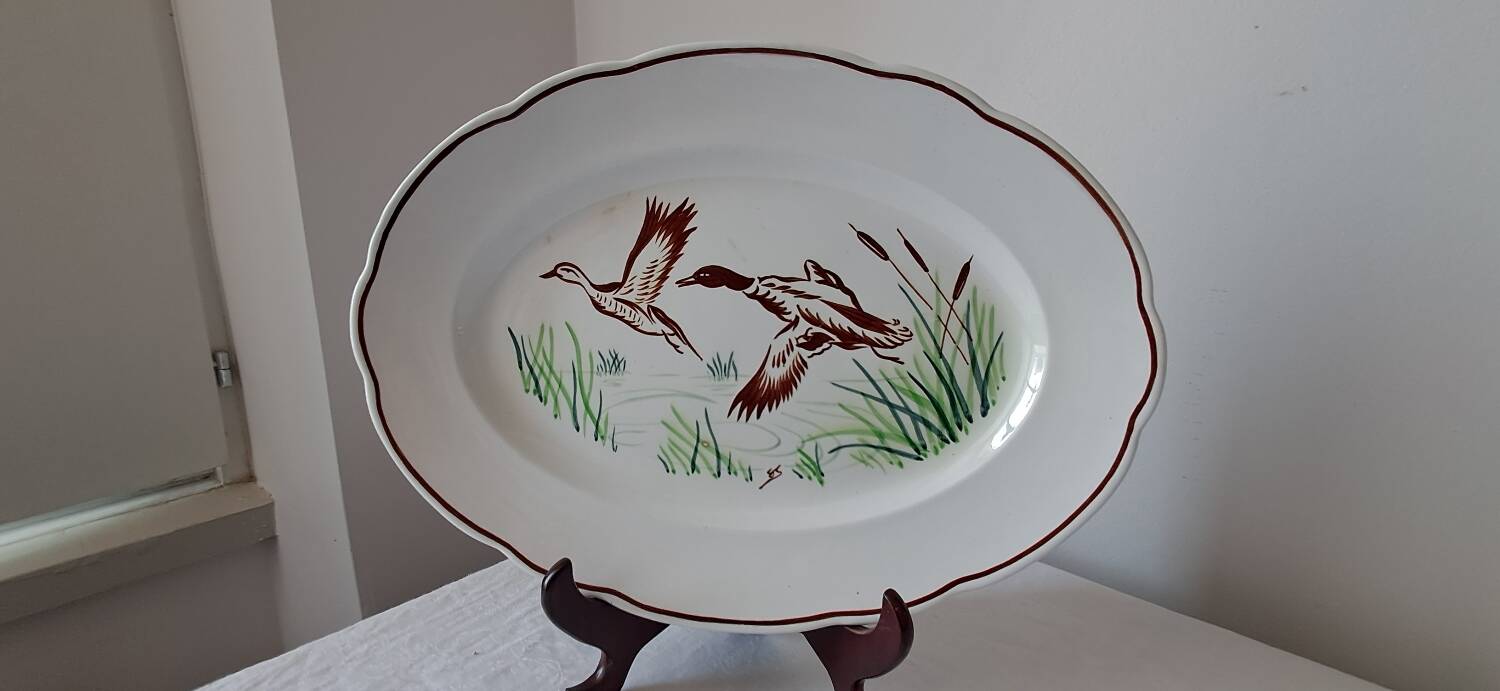 Digoin Sarreguemines dish, hand-painted decoration of wild birds
