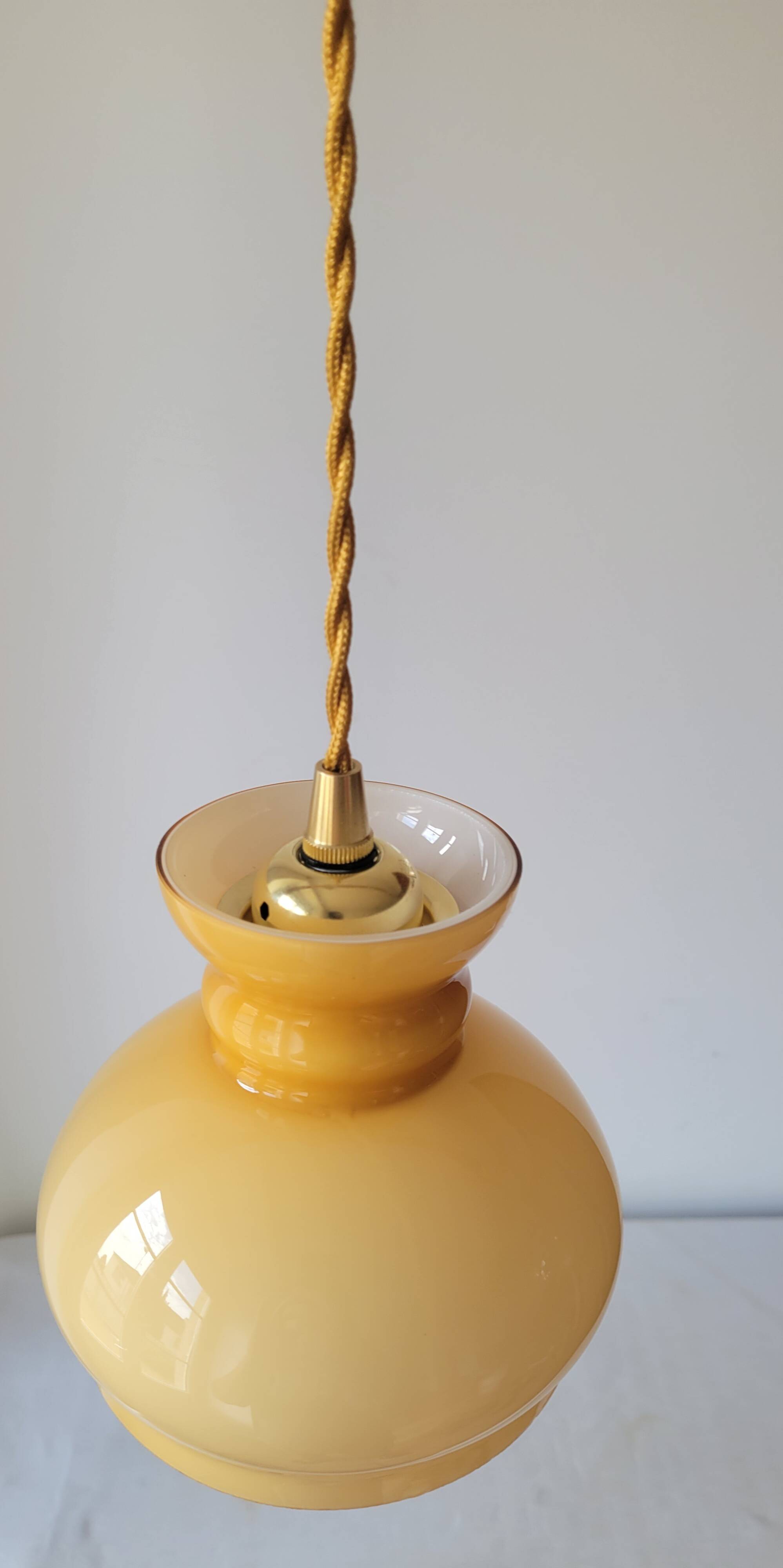 Suspension en opaline miel