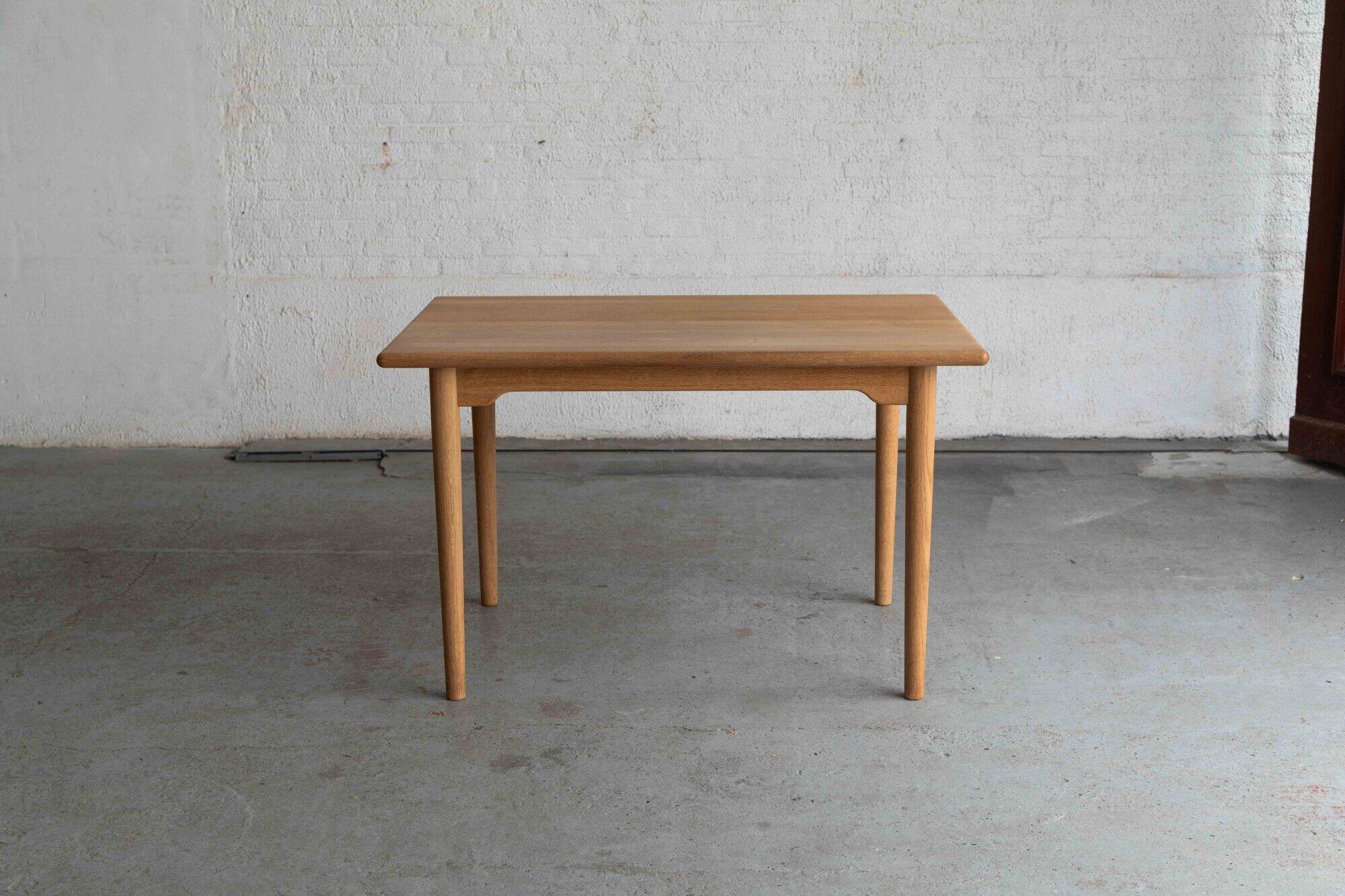 Table à manger par Brødrene Andersen Mobelsnedkeri